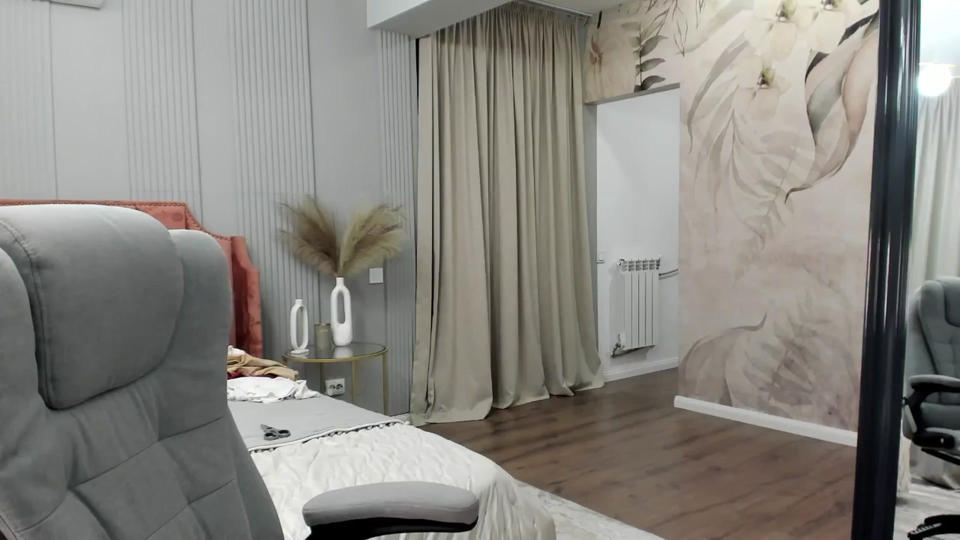 Gallery image thumbnail from NellieCutest's myfreecams stream on, 11/28/2024, 22:29 image 13 of 20