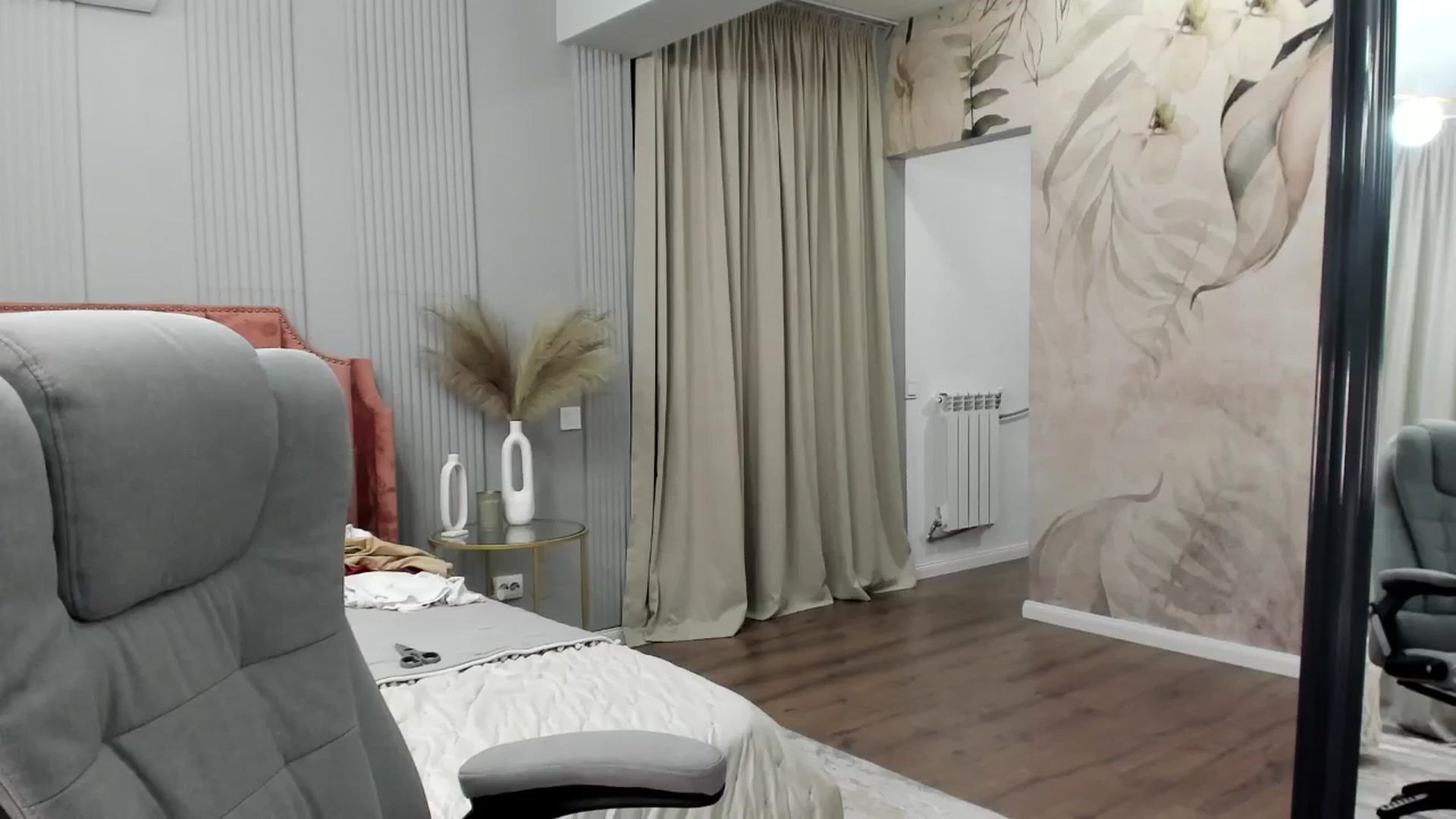 Gallery image thumbnail from NellieCutest's myfreecams stream on, 11/28/2024, 22:29 image 15 of 20