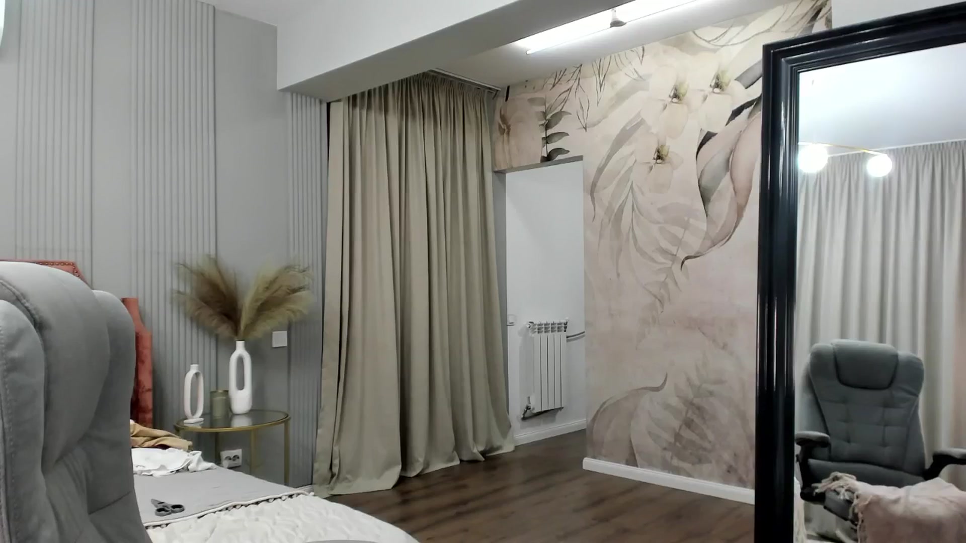 Gallery image thumbnail from NellieCutest's myfreecams stream on, 11/28/2024, 22:29 image 7 of 20