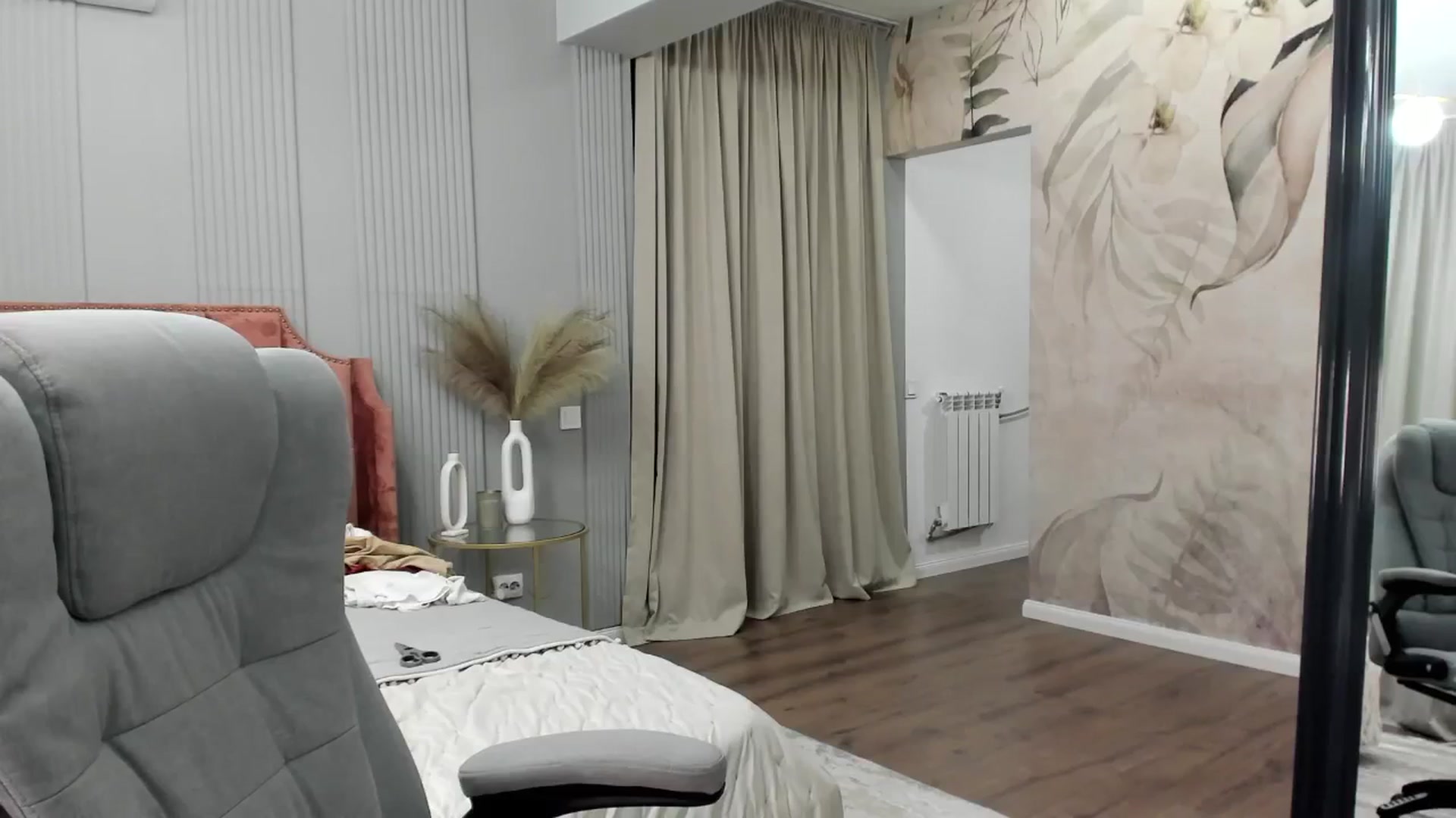 Gallery image thumbnail from NellieCutest's myfreecams stream on, 11/28/2024, 22:29 image 14 of 20