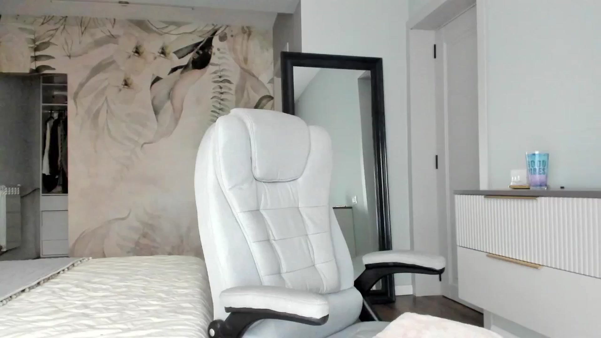 Gallery image thumbnail from NellieCutest's myfreecams stream on, 11/30/2024, 11:42 image 1 of 20