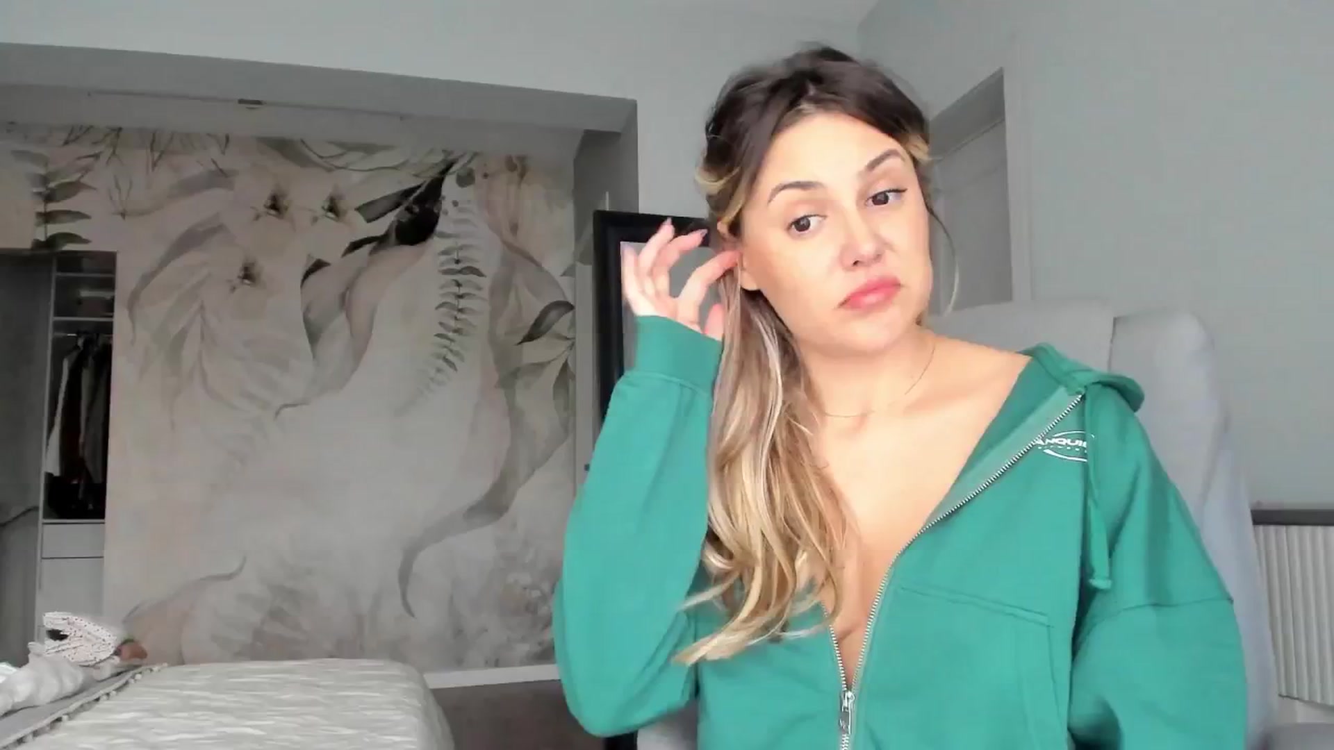Gallery image thumbnail from NellieCutest's myfreecams stream on, 12/06/2024, 11:22 image 6 of 20