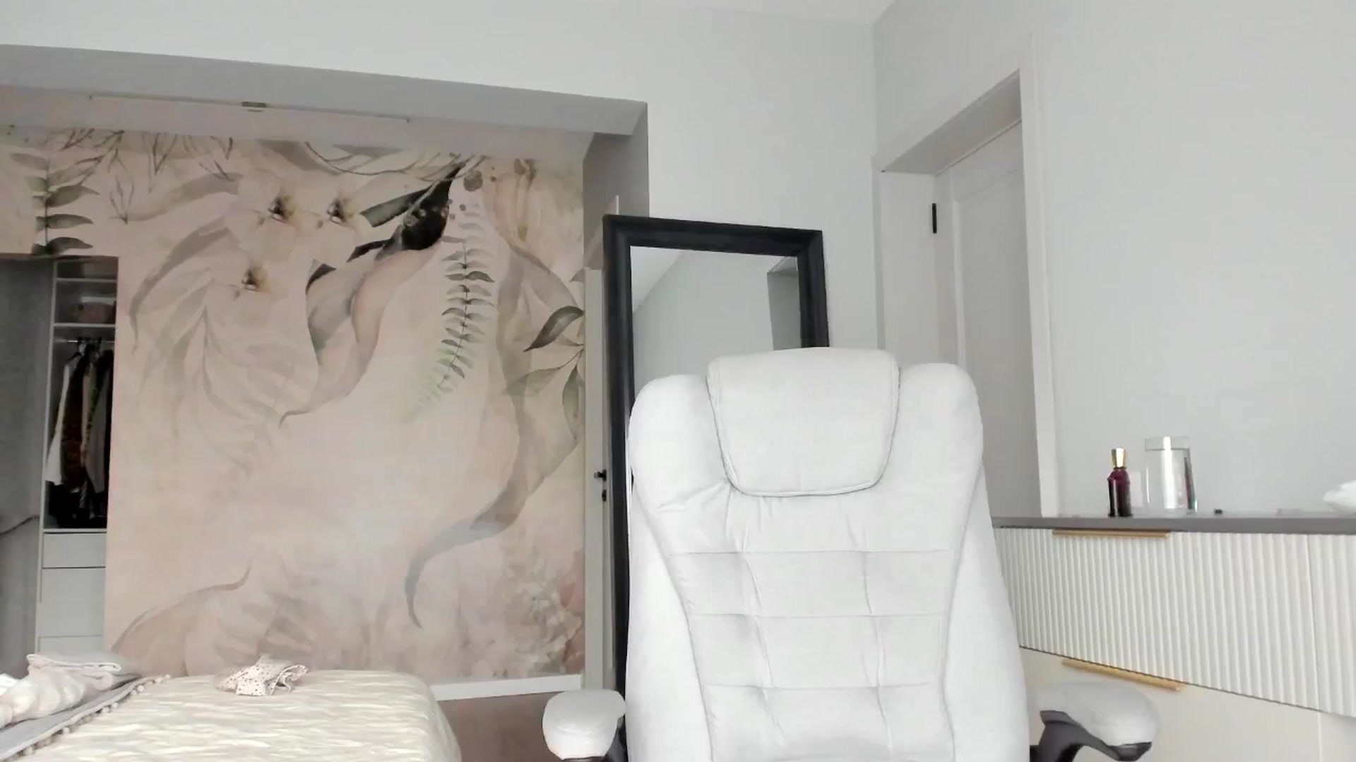 Gallery image thumbnail from NellieCutest's myfreecams stream on, 12/06/2024, 11:22 image 15 of 20