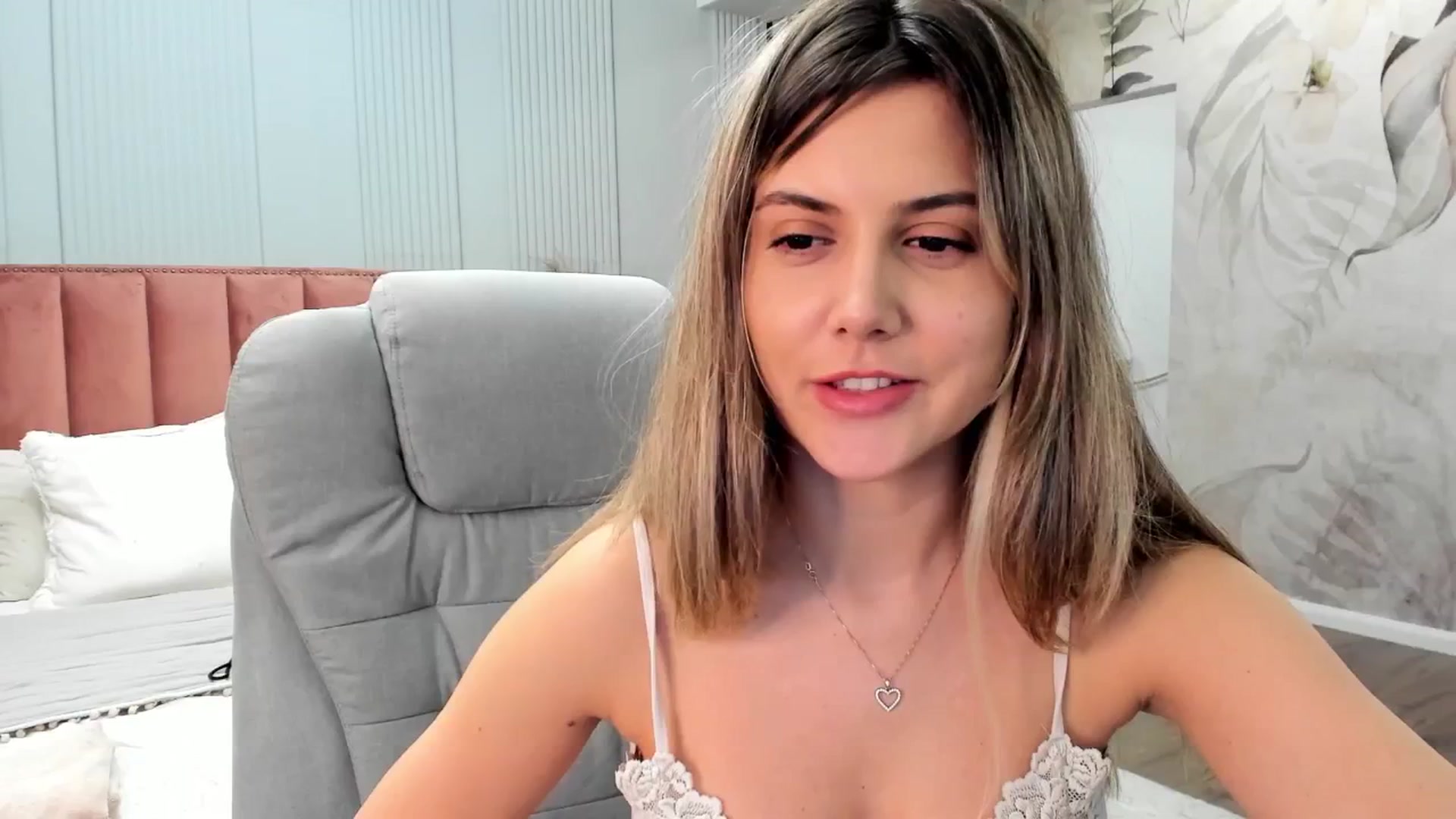 Gallery image thumbnail from NellieCutest's myfreecams stream on, 12/08/2024, 23:05 image 20 of 20