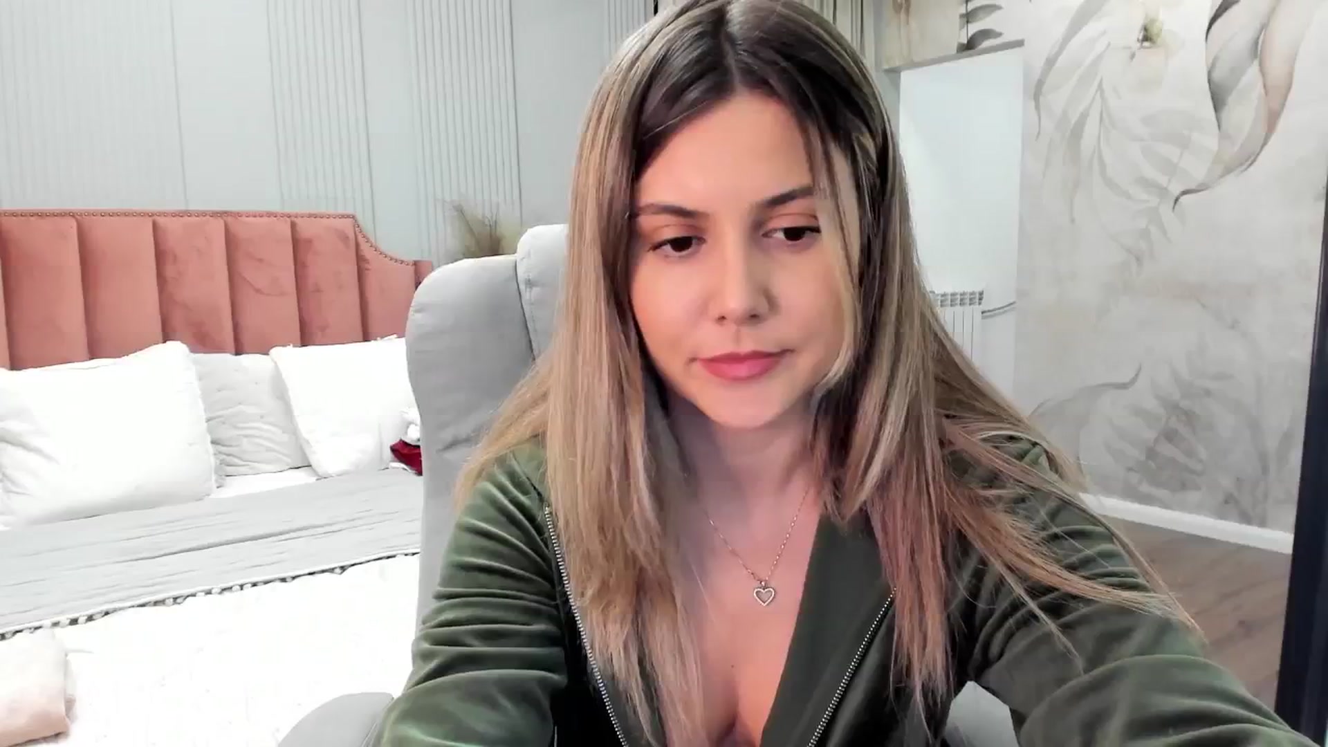 Gallery image thumbnail from NellieCutest's myfreecams stream on, 12/08/2024, 23:05 image 6 of 20