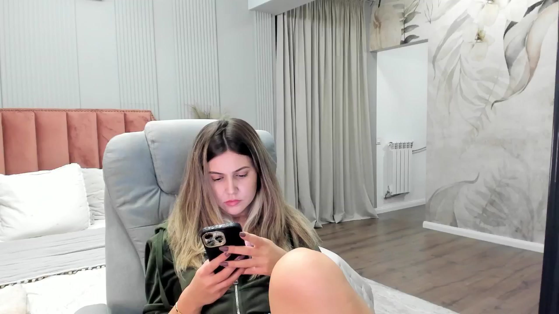 Gallery image thumbnail from NellieCutest's myfreecams stream on, 12/08/2024, 23:05 image 2 of 20