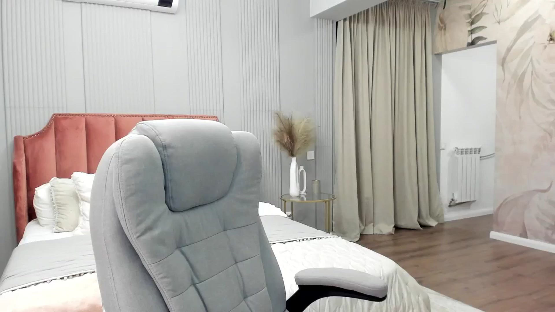 Gallery image thumbnail from NellieCutest's myfreecams stream on, 12/13/2024, 23:02 image 15 of 20