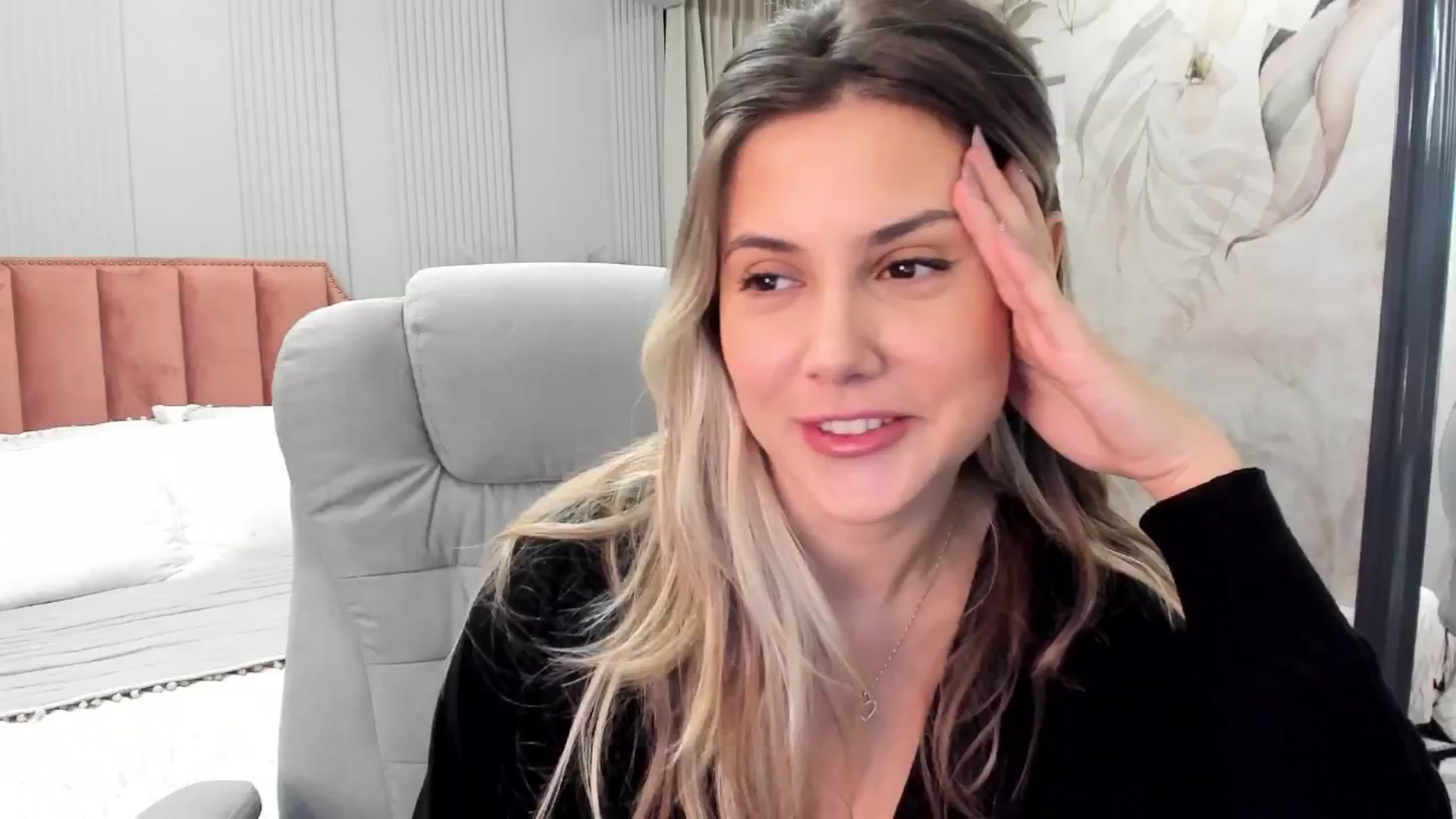 Gallery image thumbnail from NellieCutest's myfreecams stream on, 12/19/2024, 20:33 image 15 of 20
