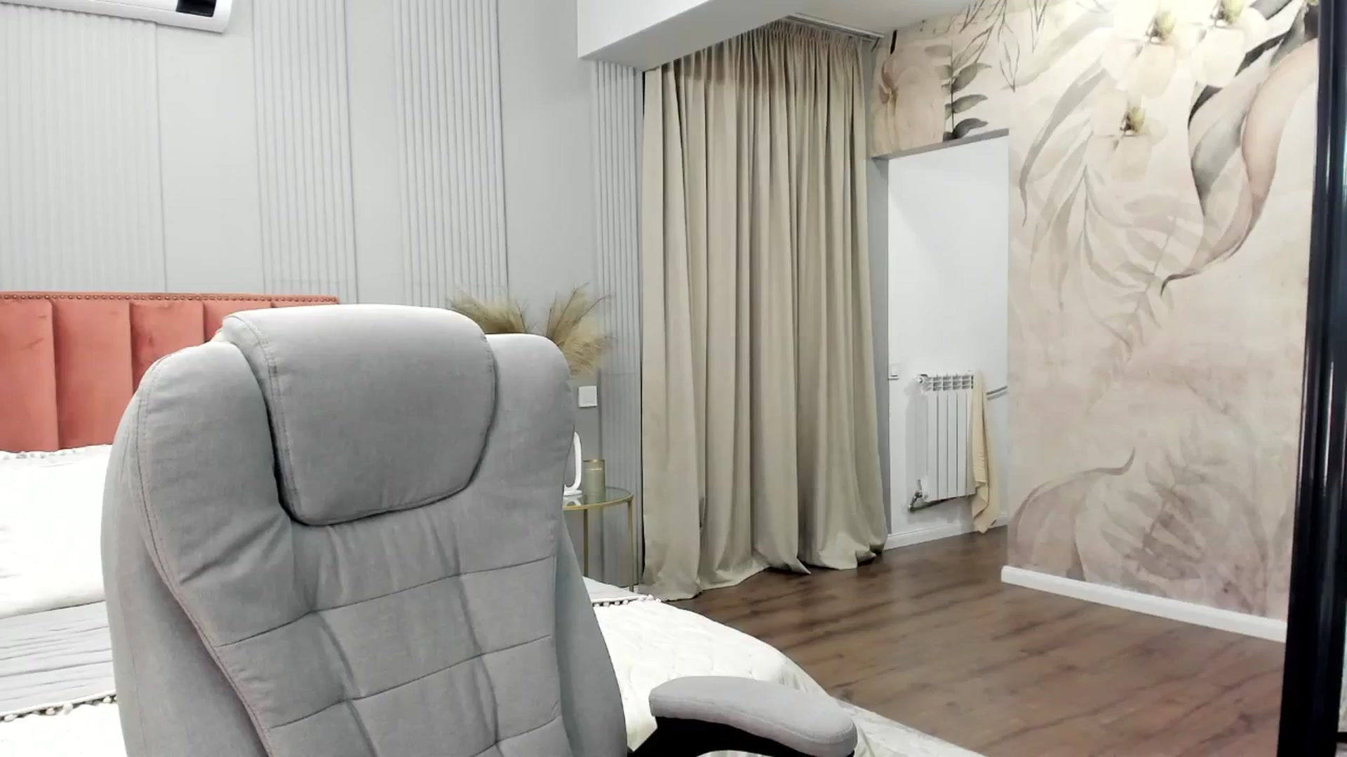 Gallery image thumbnail from NellieCutest's myfreecams stream on, 12/19/2024, 22:36 image 4 of 20