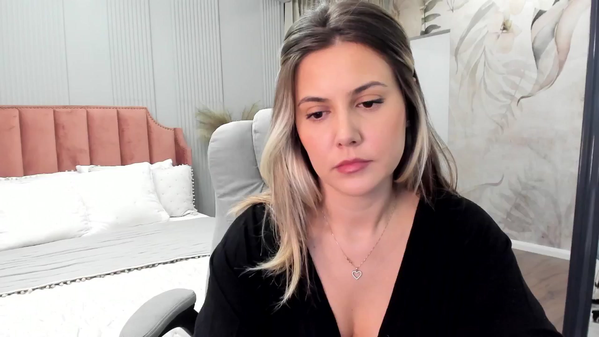 Gallery image thumbnail from NellieCutest's myfreecams stream on, 12/19/2024, 22:36 image 1 of 20
