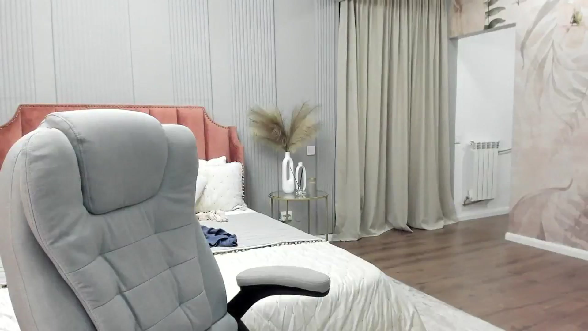 Gallery image thumbnail from NellieCutest's myfreecams stream on, 12/20/2024, 22:25 image 6 of 20