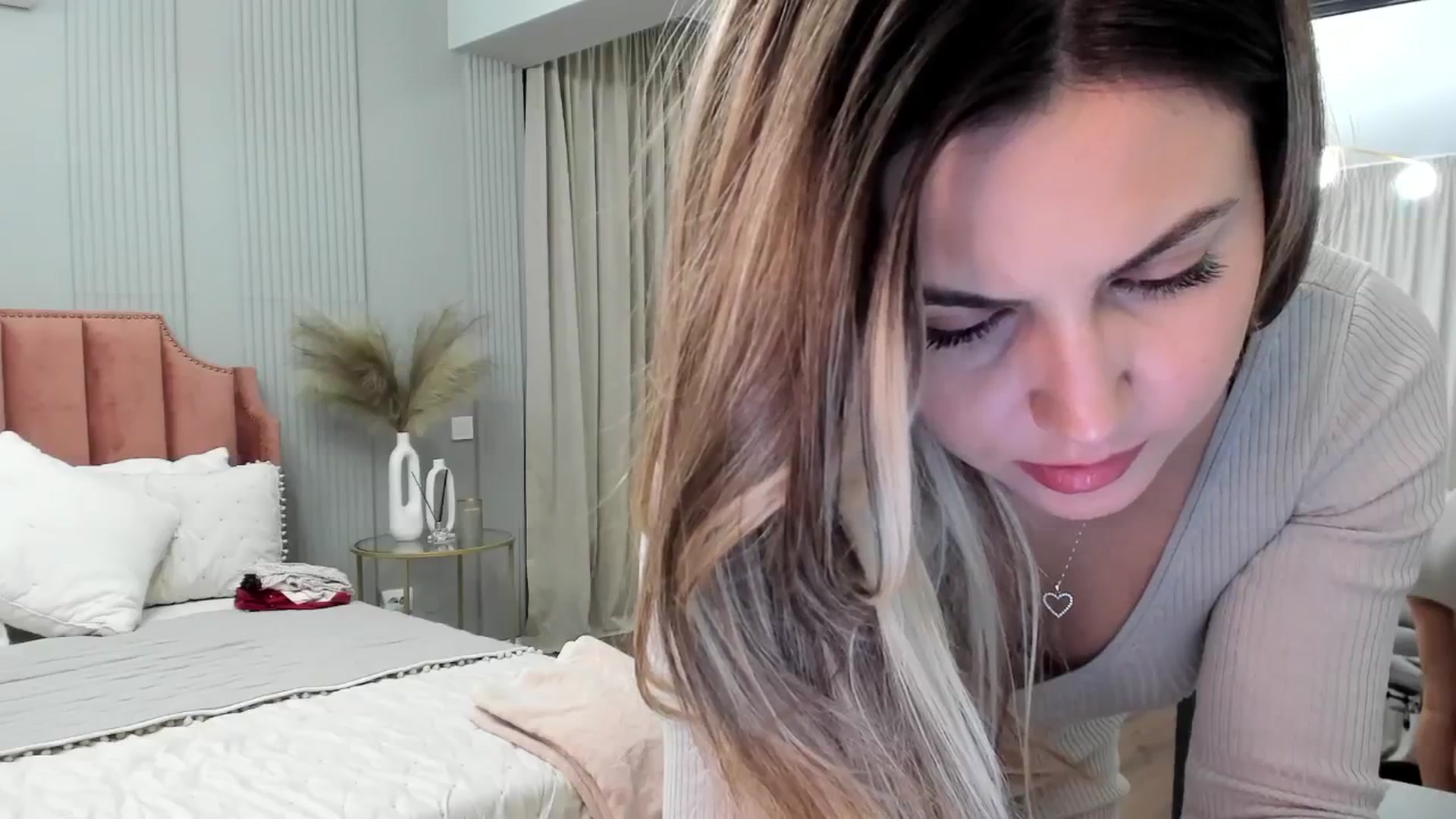 Gallery image thumbnail from NellieCutest's myfreecams stream on, 12/21/2024, 23:13 image 14 of 20
