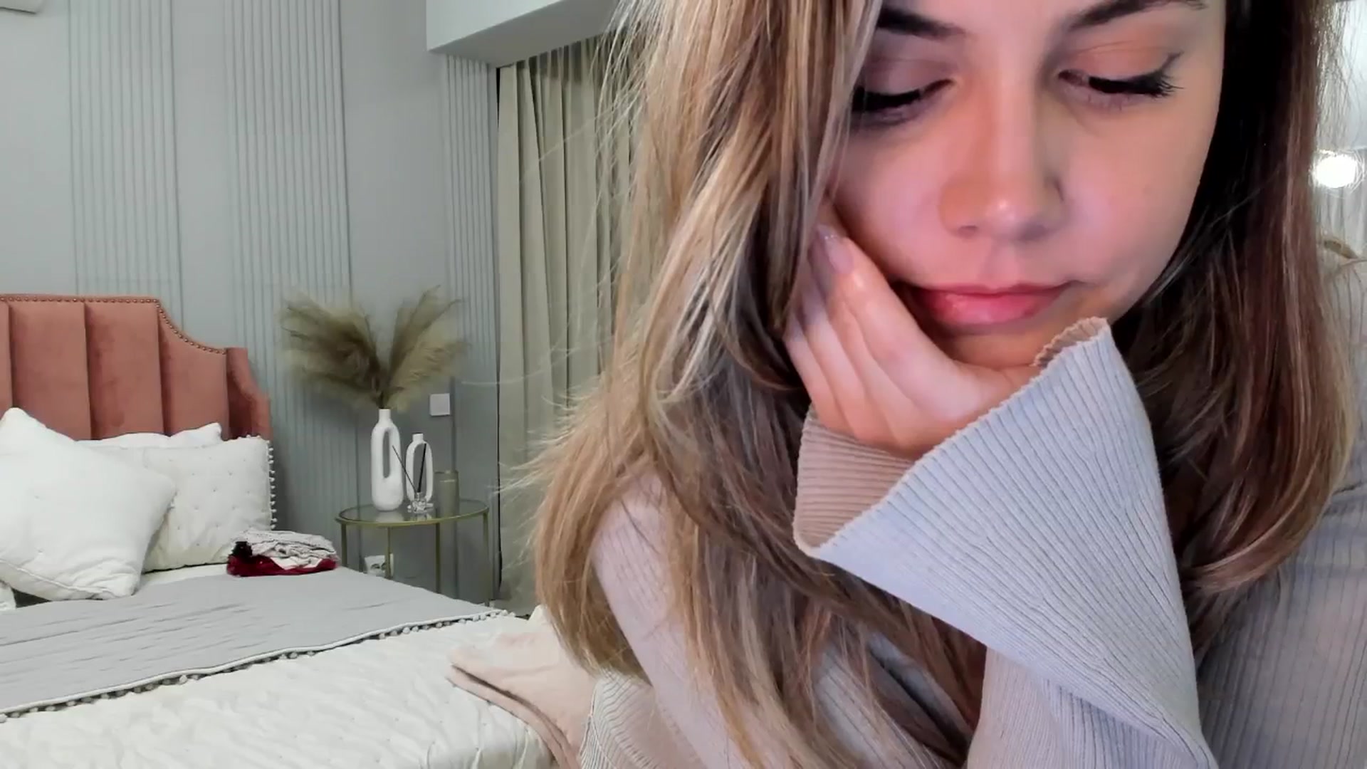 Gallery image thumbnail from NellieCutest's myfreecams stream on, 12/21/2024, 23:13 image 18 of 20