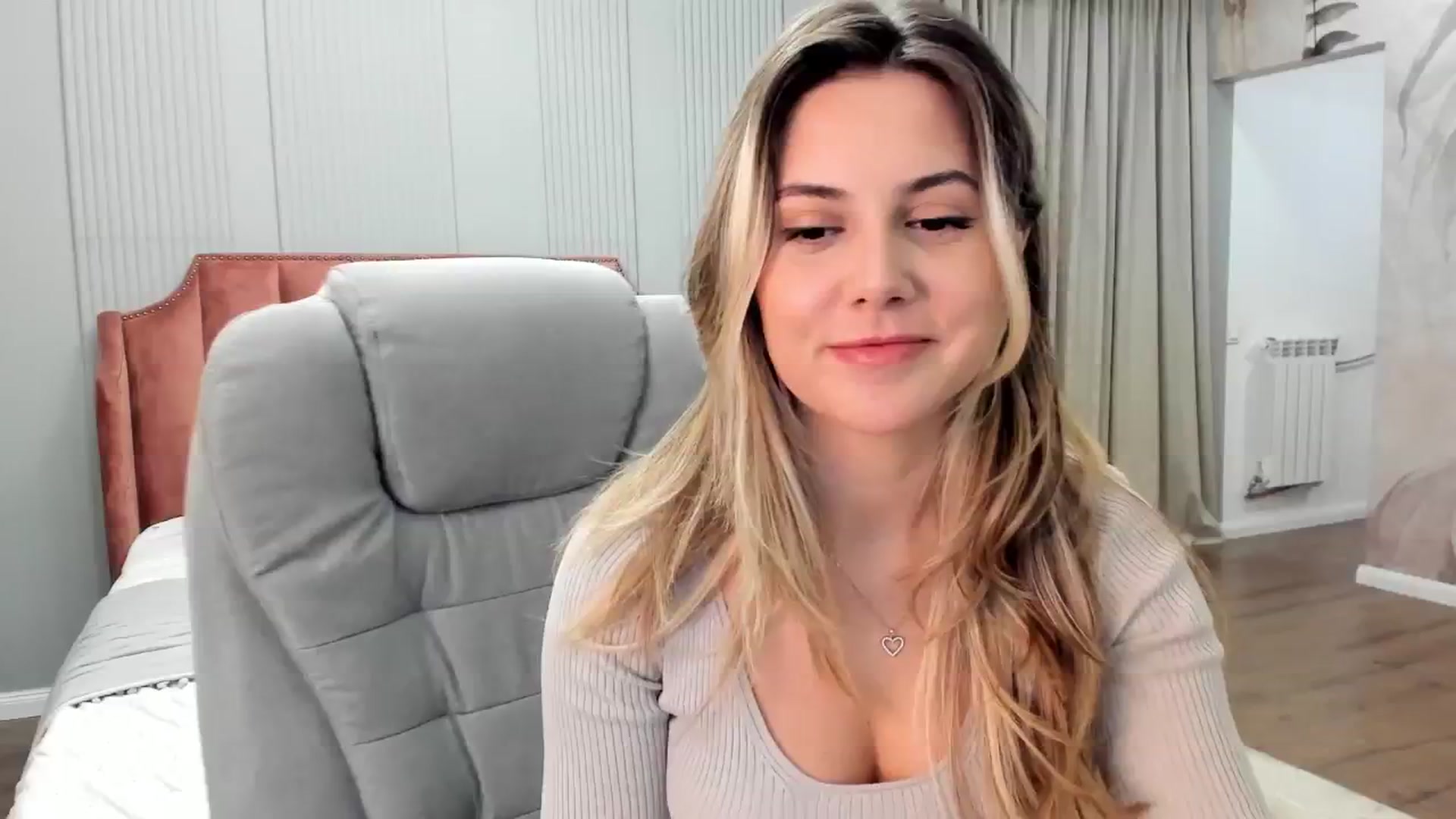Gallery image thumbnail from NellieCutest's myfreecams stream on, 12/21/2024, 23:13 image 8 of 20