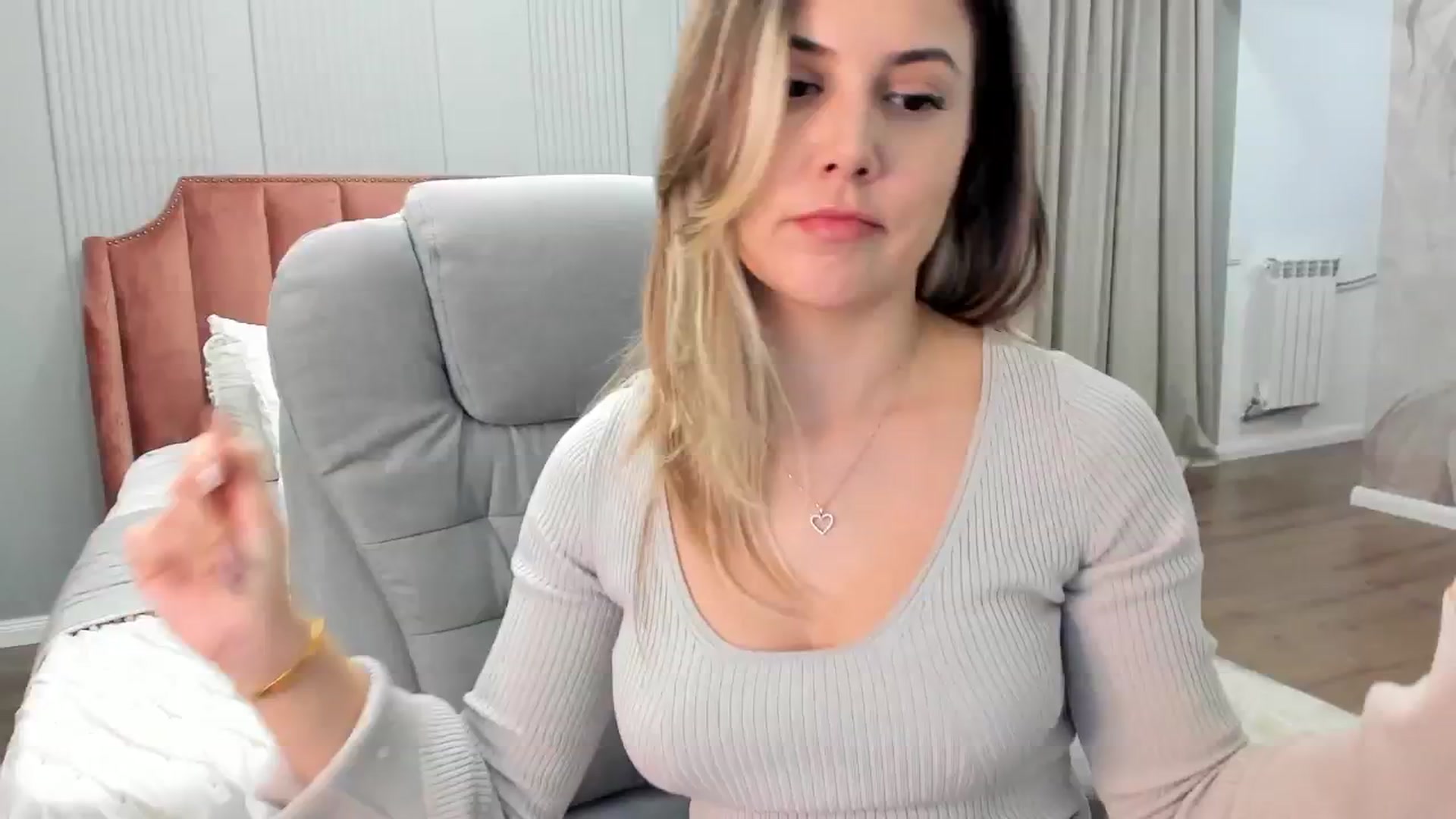 Gallery image thumbnail from NellieCutest's myfreecams stream on, 12/21/2024, 23:13 image 9 of 20