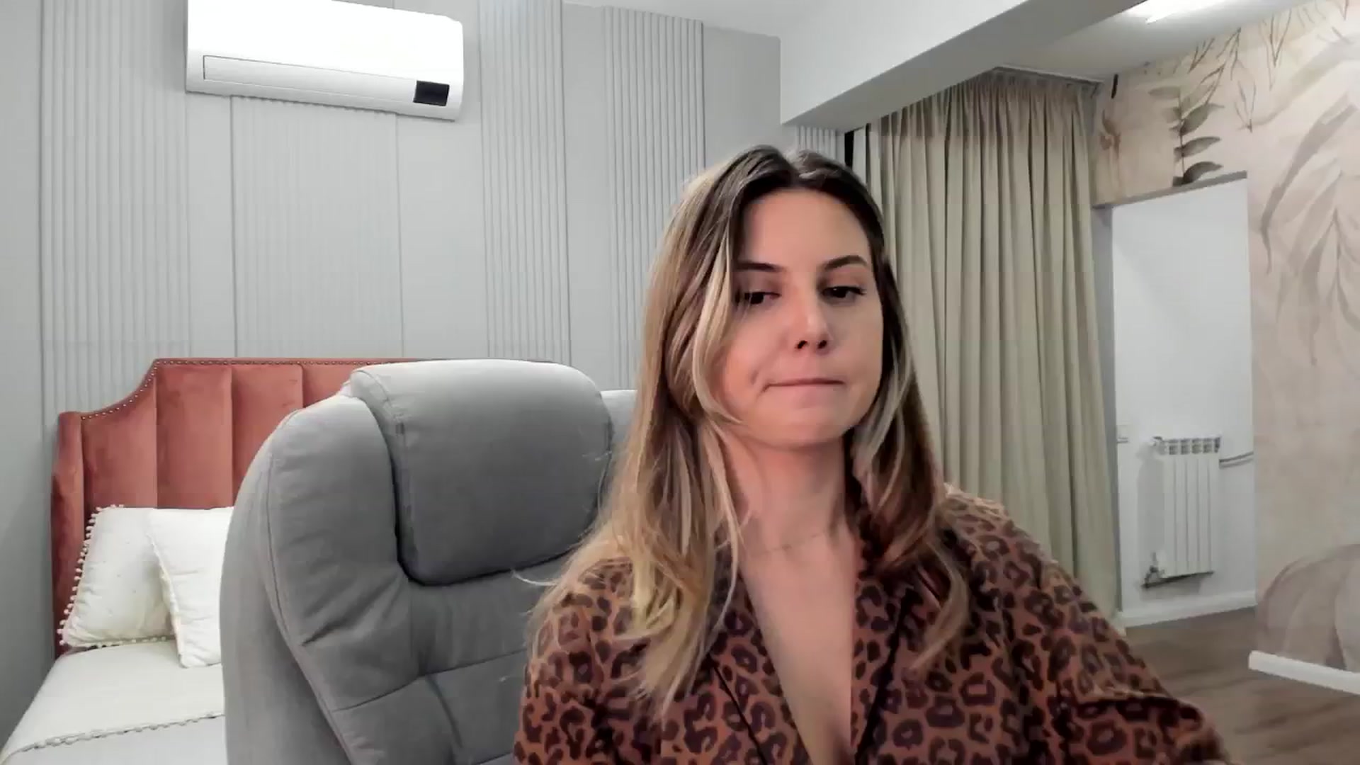 Gallery image thumbnail from NellieCutest's myfreecams stream on, 12/27/2024, 20:30 image 1 of 20