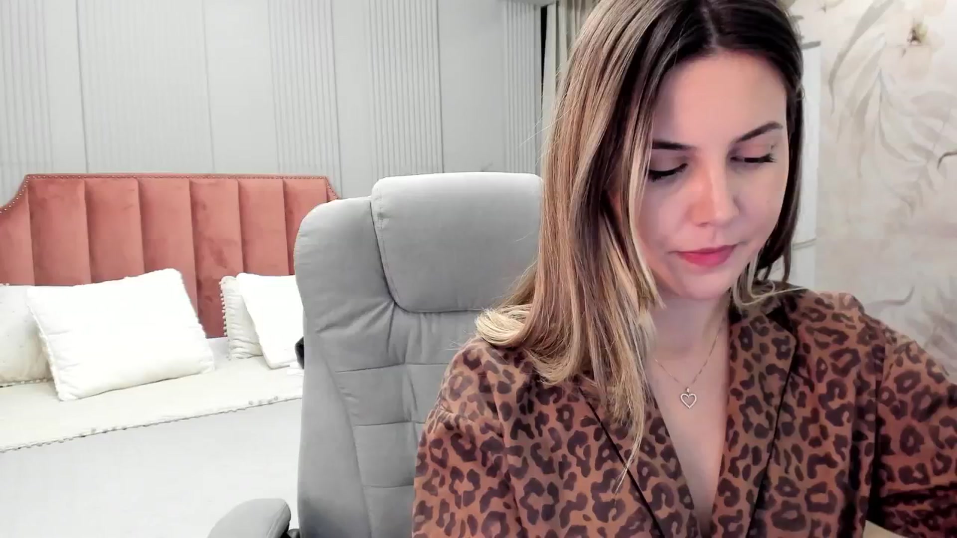 Gallery image thumbnail from NellieCutest's myfreecams stream on, 12/27/2024, 22:30 image 2 of 20