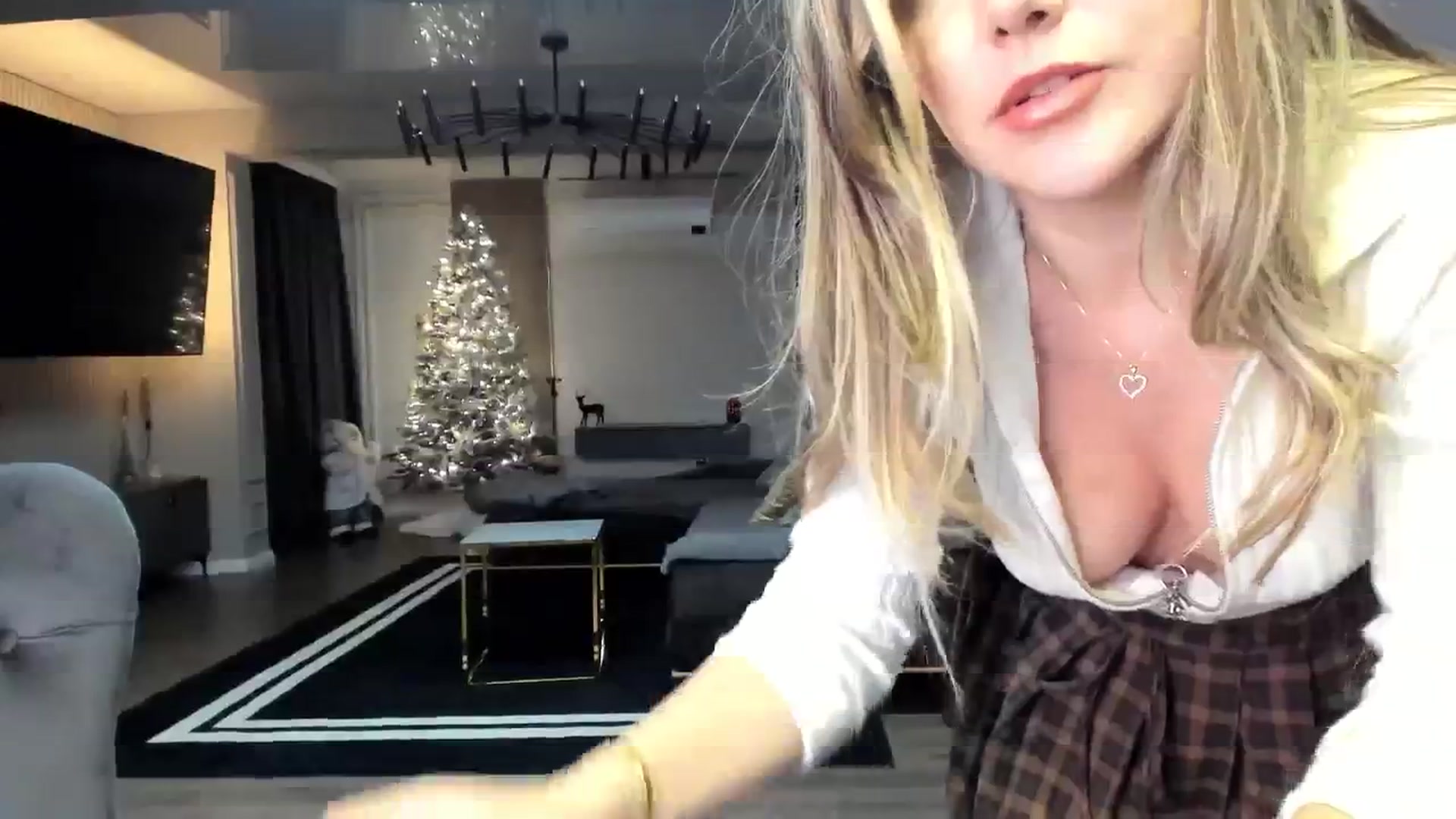Gallery image thumbnail from NellieCutest's myfreecams stream on, 12/29/2024, 24:04 image 2 of 20