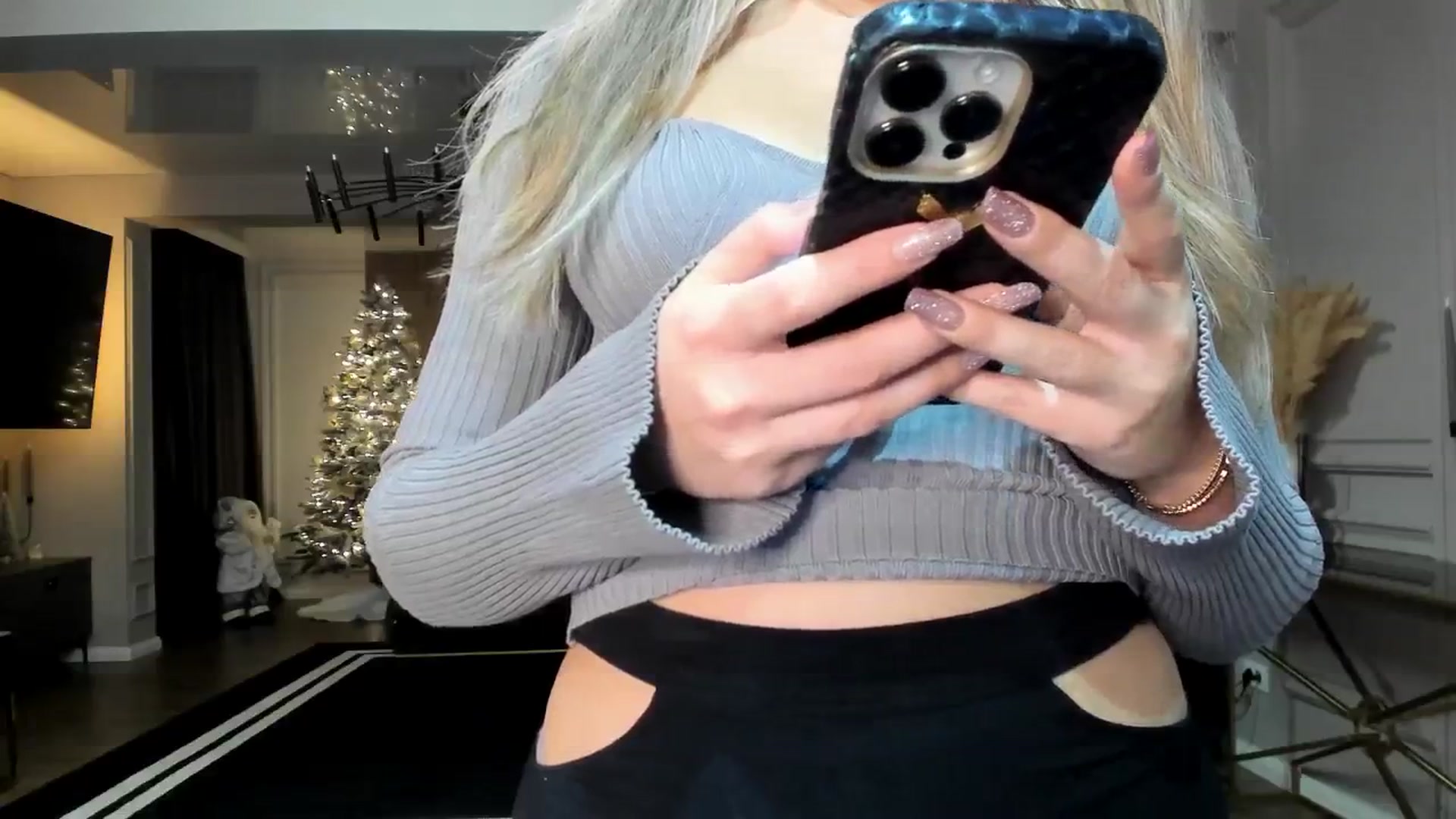 Gallery image thumbnail from NellieCutest's myfreecams stream on, 12/29/2024, 19:22 image 12 of 20