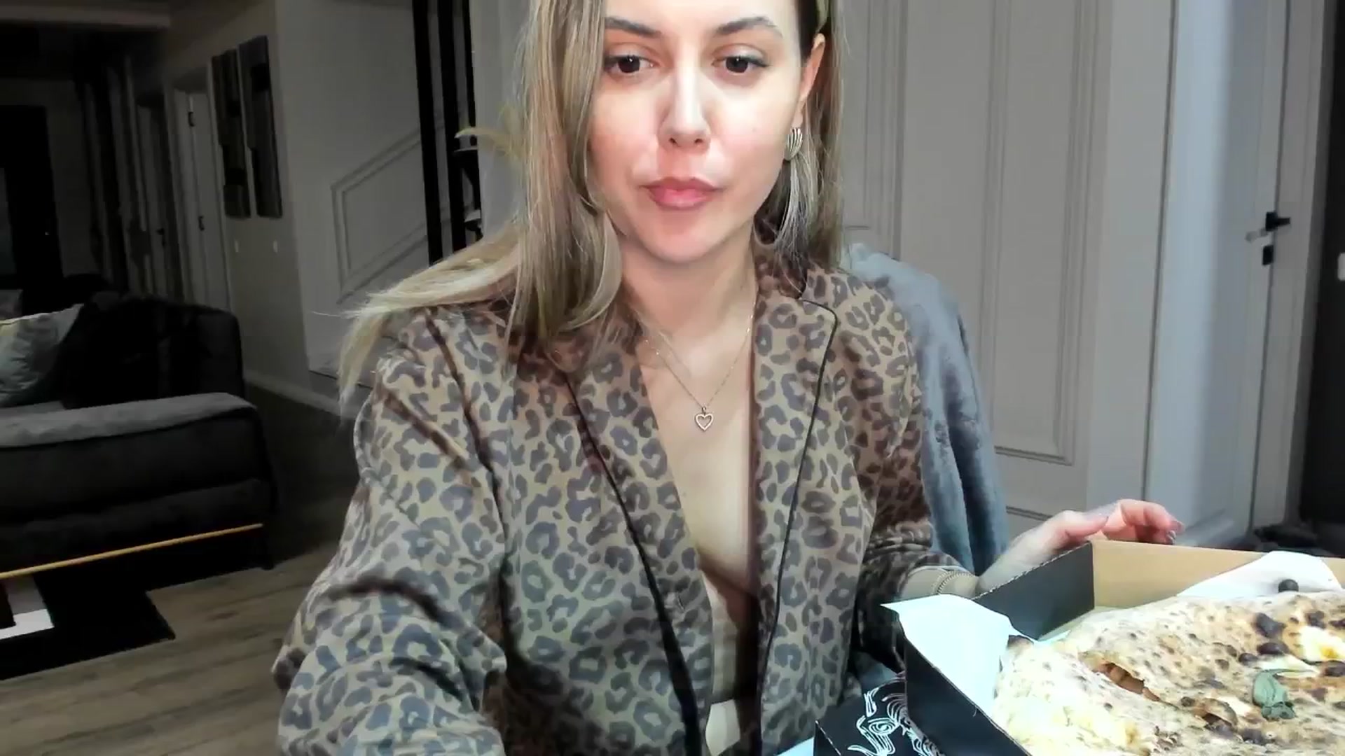 Gallery image thumbnail from NellieCutest's myfreecams stream on, 12/29/2024, 20:16 image 3 of 20