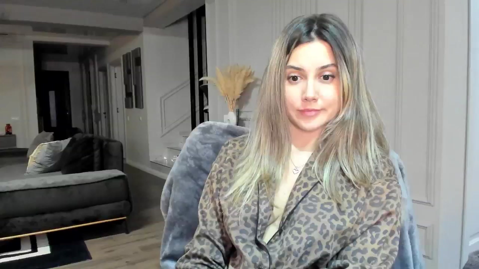 Gallery image thumbnail from NellieCutest's myfreecams stream on, 12/29/2024, 20:16 image 17 of 20