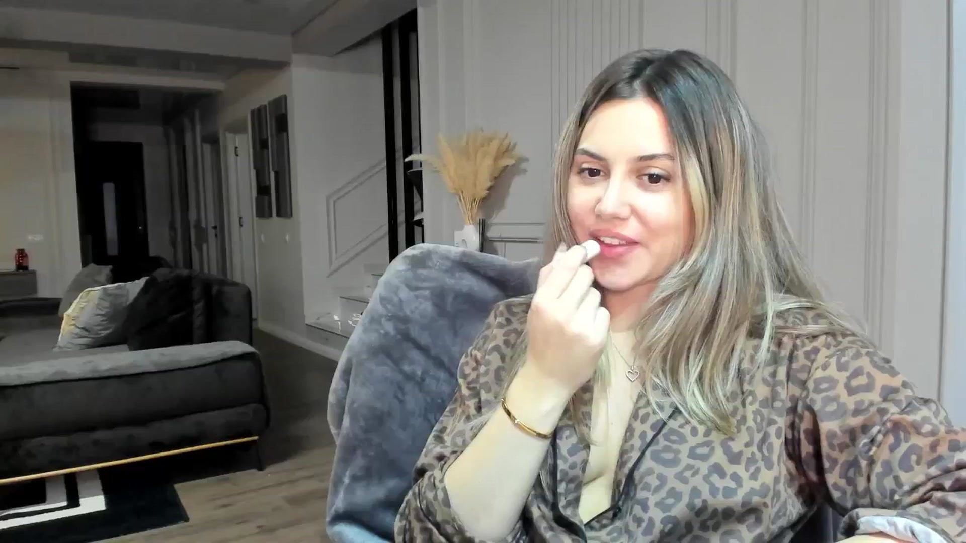 Gallery image thumbnail from NellieCutest's myfreecams stream on, 12/29/2024, 20:16 image 18 of 20