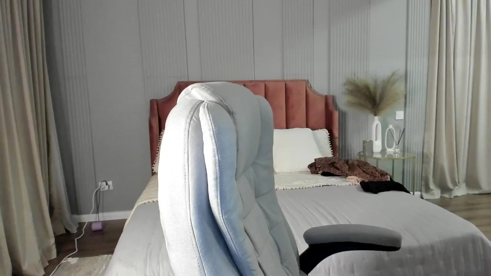 Gallery image thumbnail from NellieCutest's myfreecams stream on, 01/03/2025, 22:36 image 2 of 20