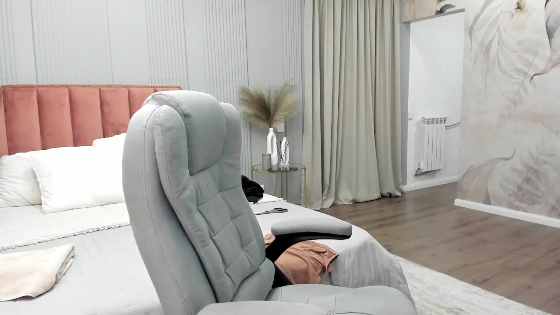 Gallery image thumbnail from NellieCutest's myfreecams stream on, 01/10/2025, 22:31 image 15 of 20