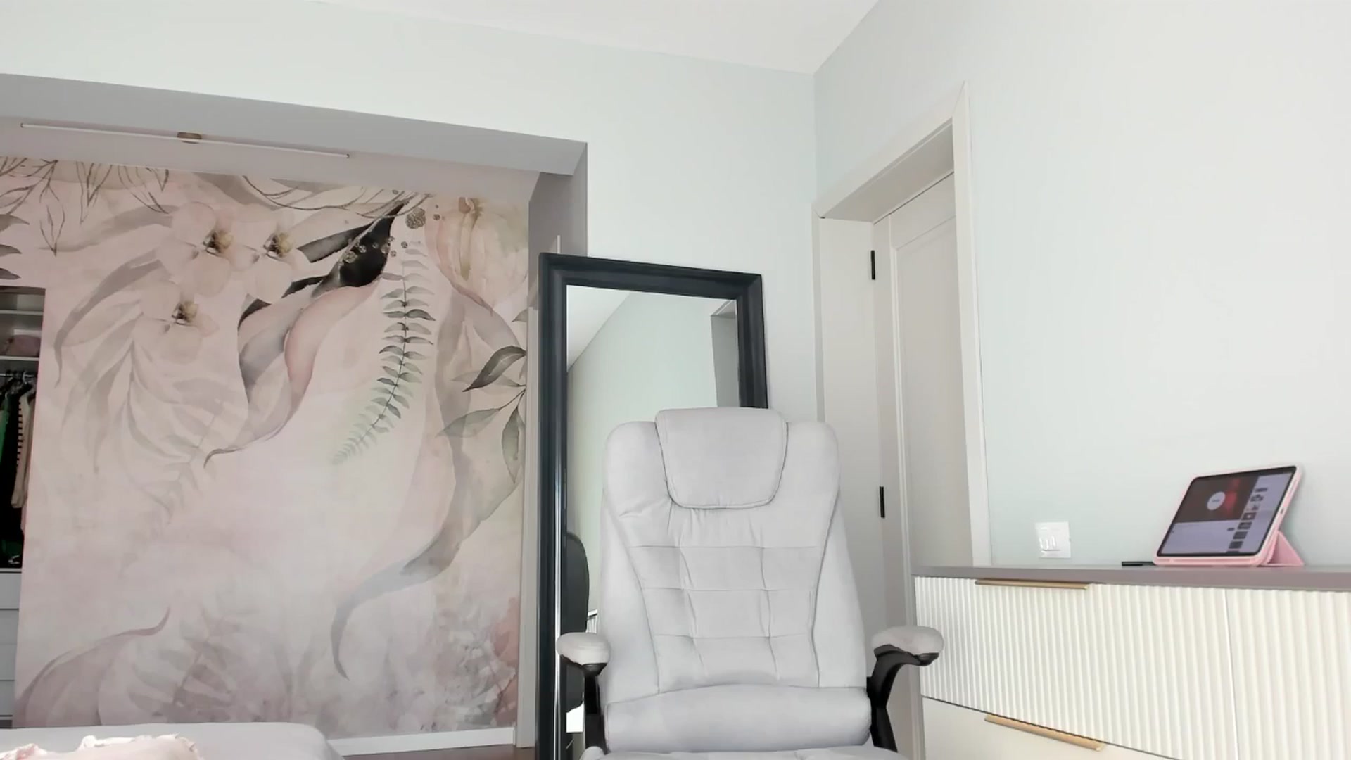 Gallery image thumbnail from NellieCutest's myfreecams stream on, 01/11/2025, 12:17 image 3 of 20