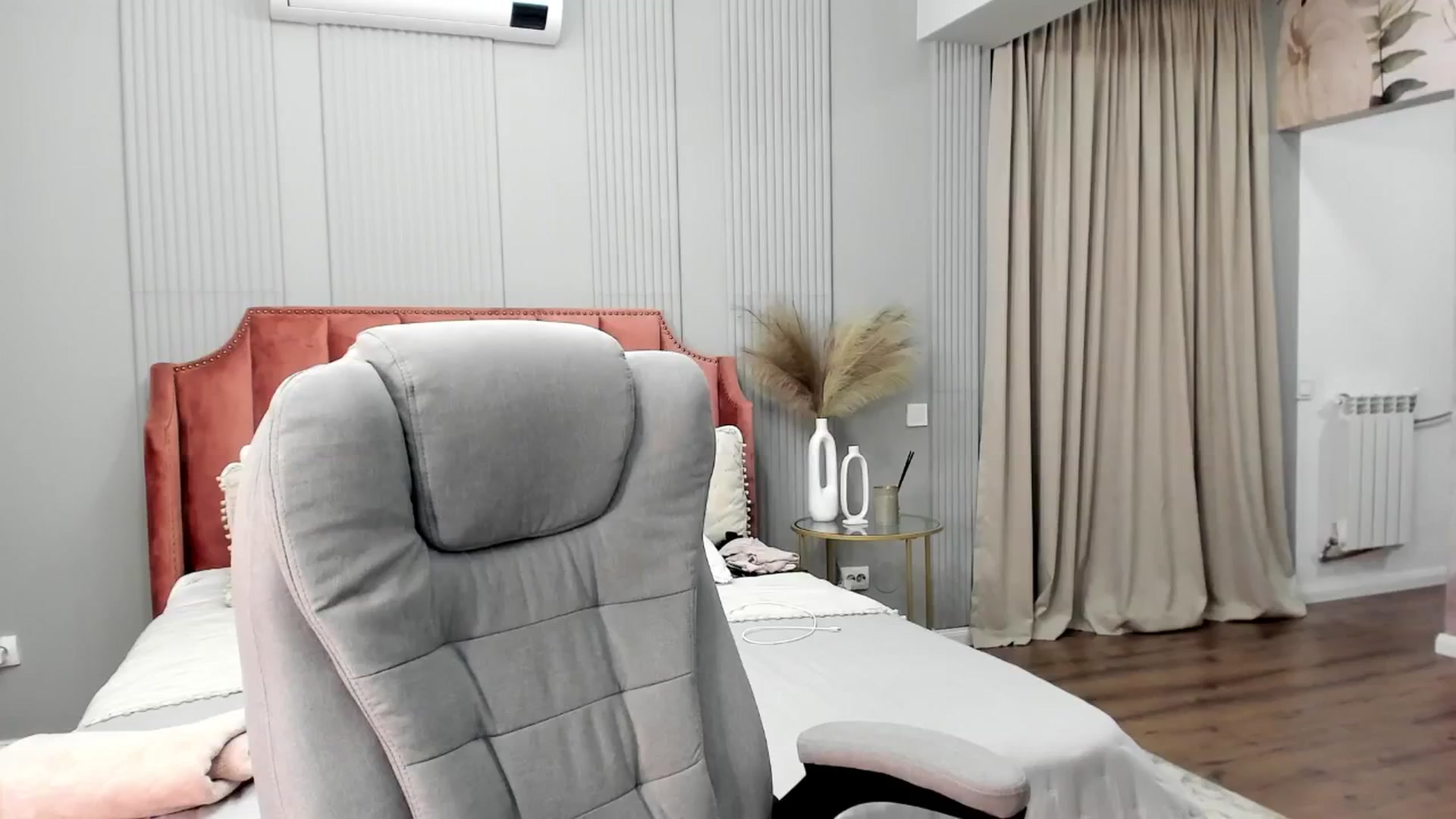 Gallery image thumbnail from NellieCutest's myfreecams stream on, 01/12/2025, 22:37 image 18 of 20