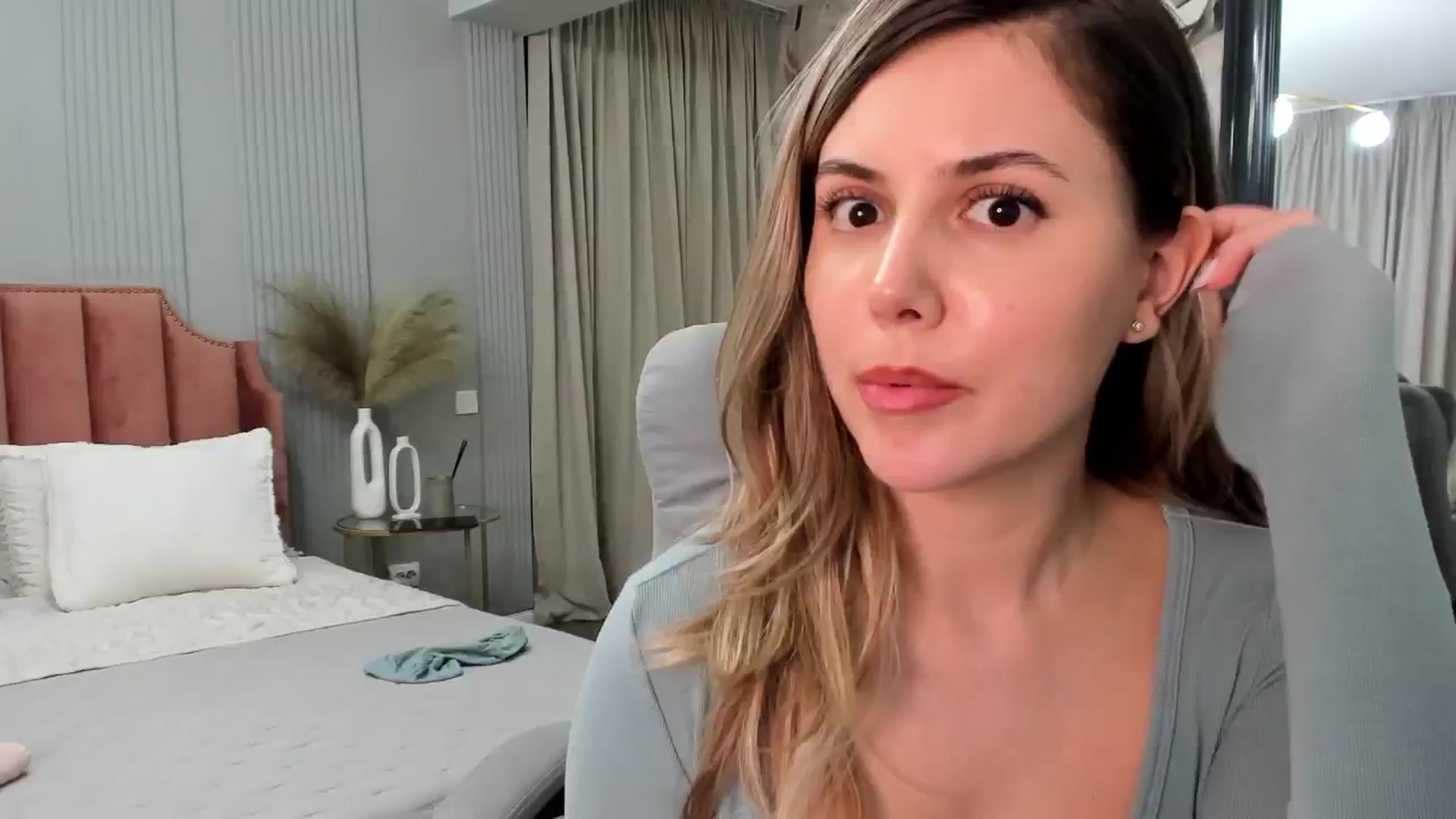 Gallery image thumbnail from NellieCutest's myfreecams stream on, 01/16/2025, 23:07 image 10 of 20
