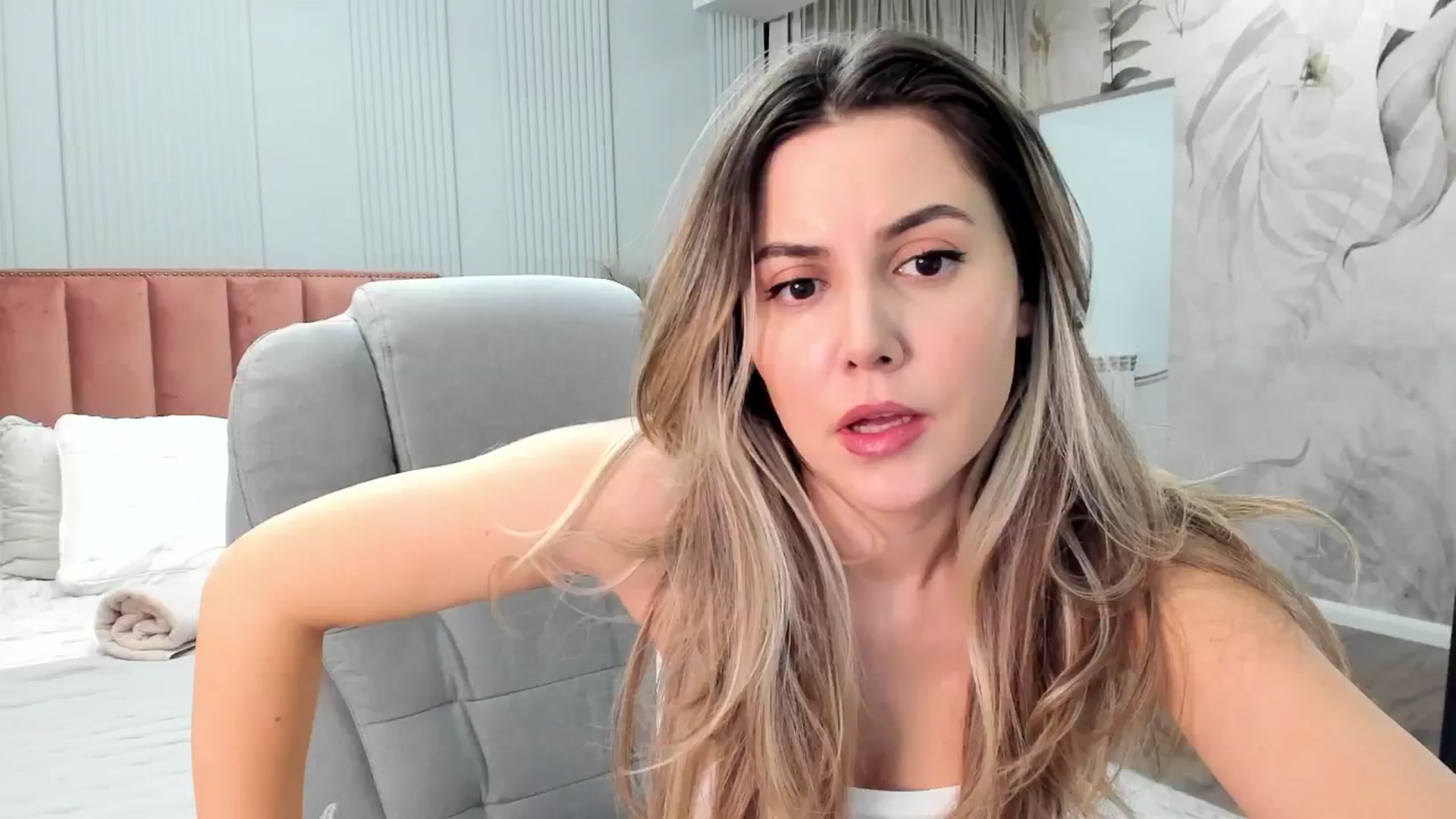 Gallery image thumbnail from NellieCutest's myfreecams stream on, 01/18/2025, 23:08 image 3 of 20
