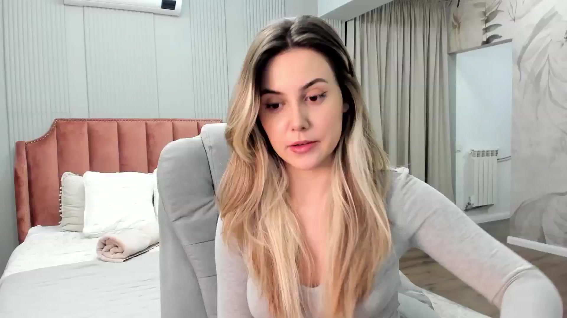Gallery image thumbnail from NellieCutest's myfreecams stream on, 01/19/2025, 22:04 image 2 of 20