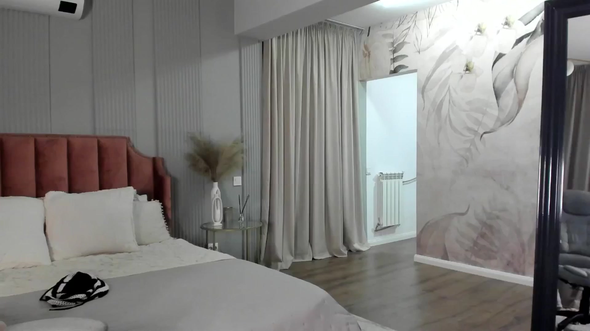 Gallery image thumbnail from NellieCutest's myfreecams stream on, 01/24/2025, 22:57 image 14 of 20