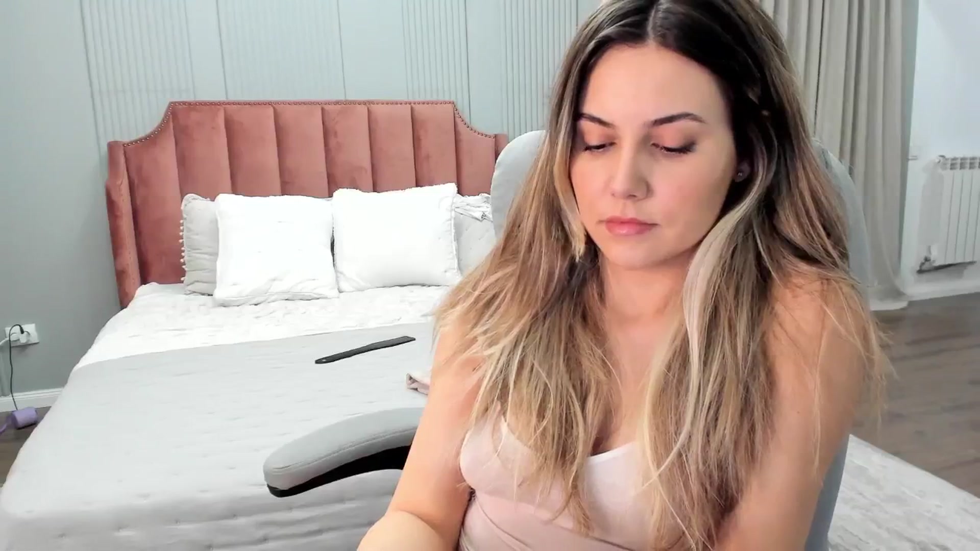 Gallery image thumbnail from NellieCutest's myfreecams stream on, 01/26/2025, 20:58 image 4 of 20