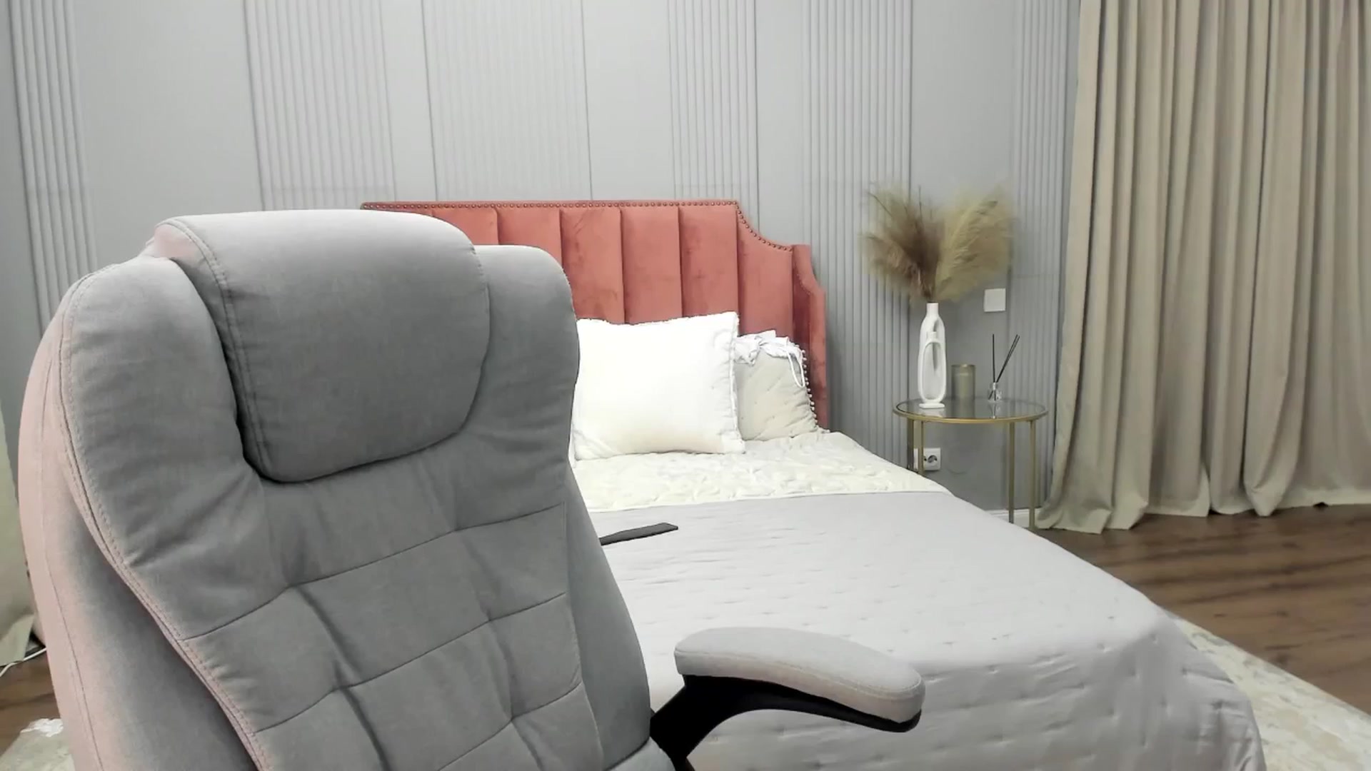 Gallery image thumbnail from NellieCutest's myfreecams stream on, 01/26/2025, 23:25 image 5 of 20