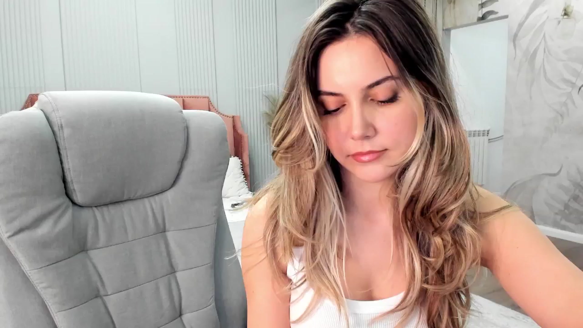 Gallery image thumbnail from NellieCutest's myfreecams stream on, 01/30/2025, 22:15 image 12 of 20