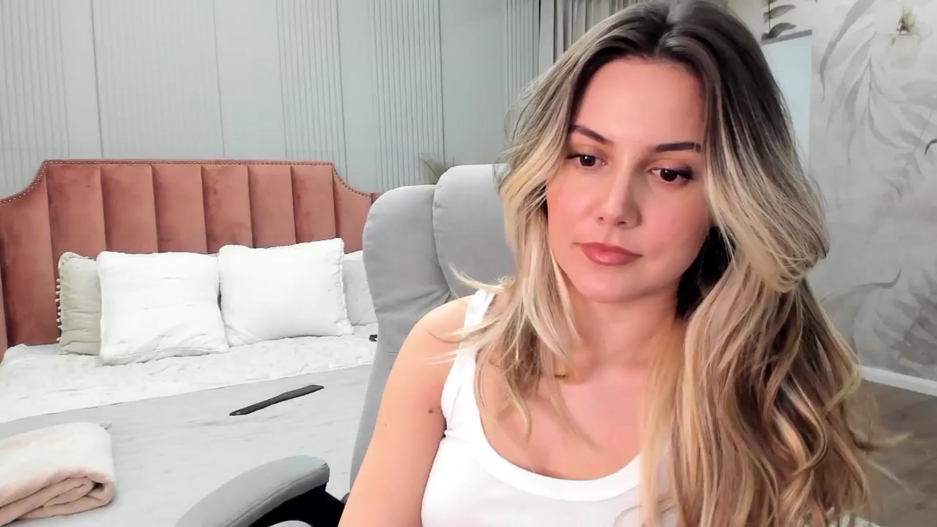 Gallery image thumbnail from NellieCutest's myfreecams stream on, 01/30/2025, 22:15 image 9 of 20