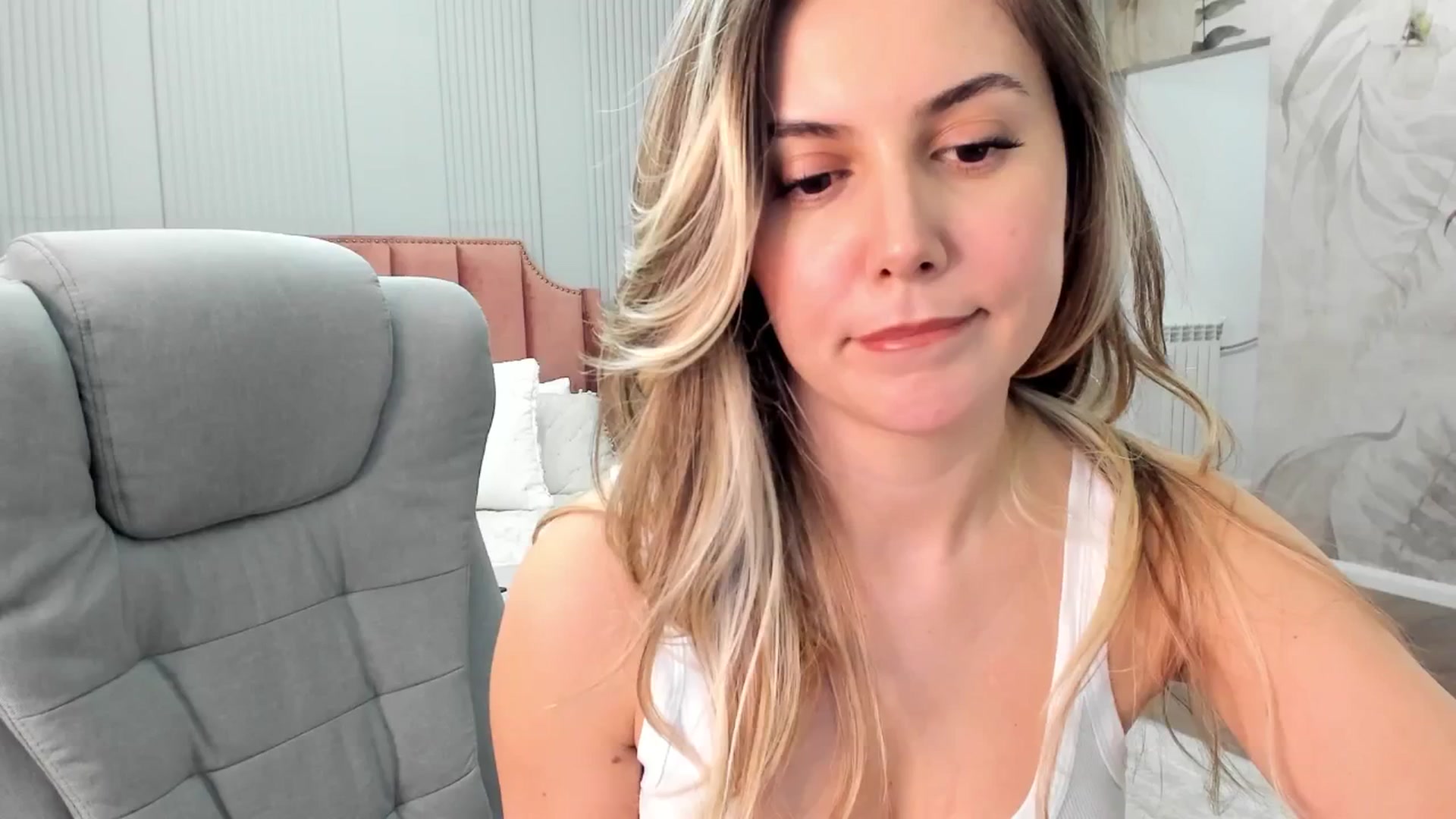 Gallery image thumbnail from NellieCutest's myfreecams stream on, 01/30/2025, 22:15 image 13 of 20
