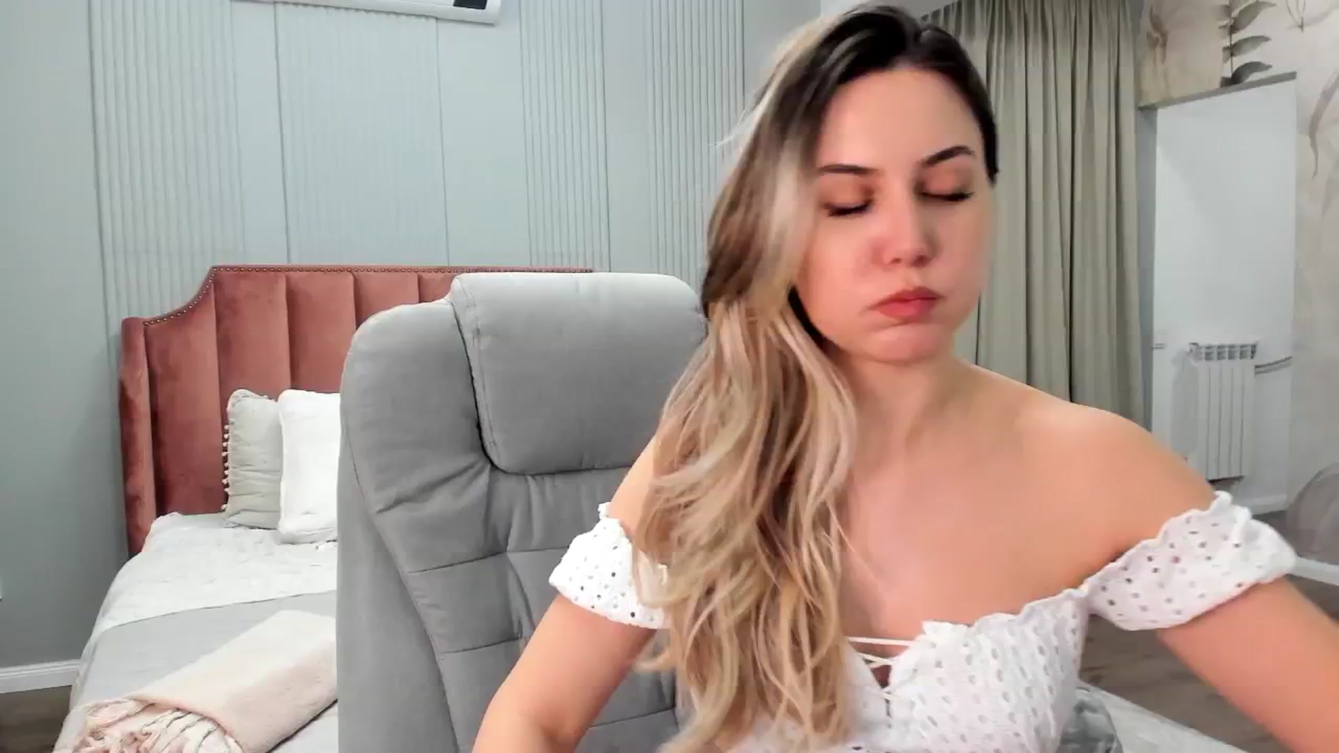 Gallery image thumbnail from NellieCutest's myfreecams stream on, 02/01/2025, 22:36 image 6 of 20