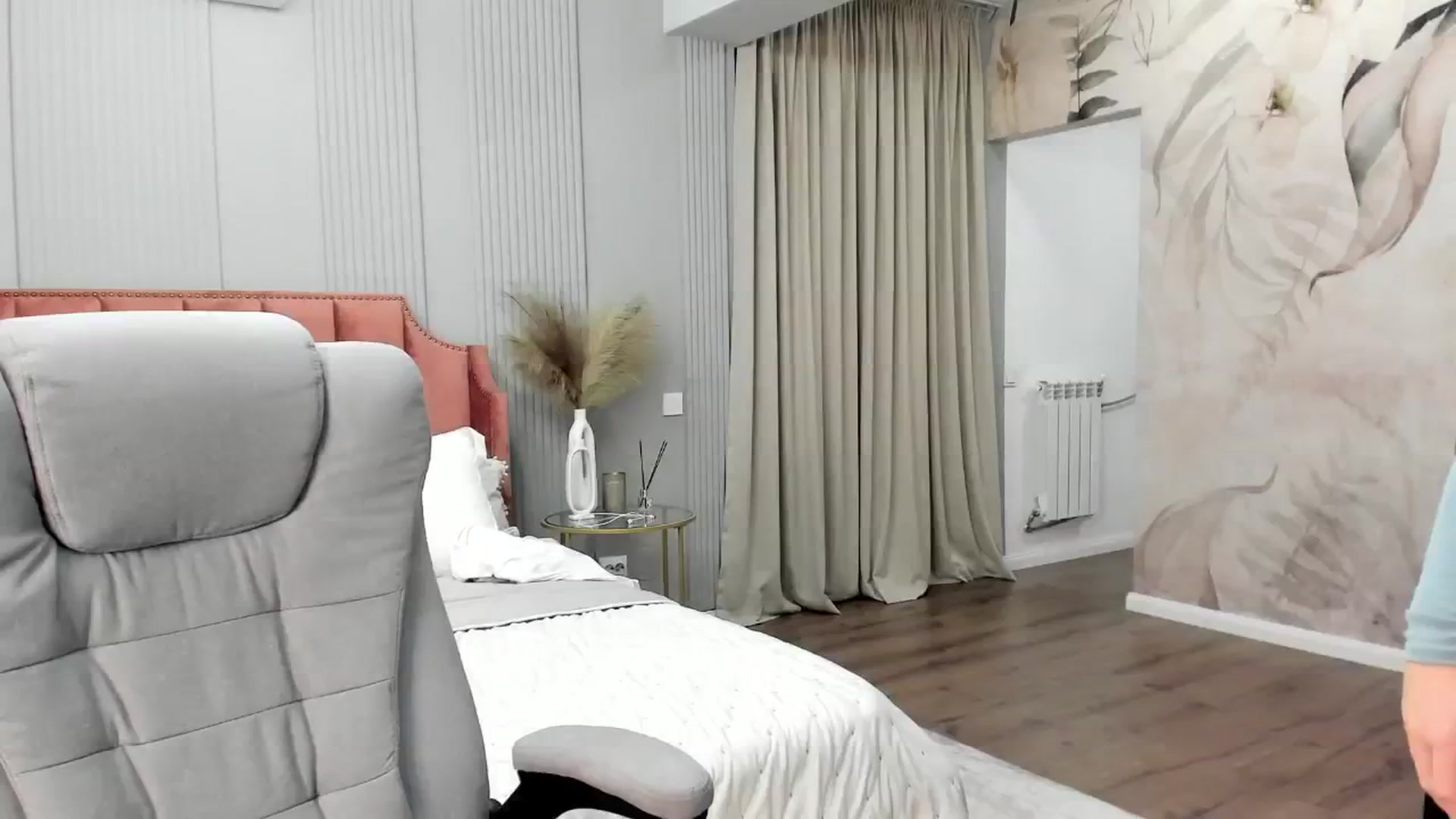 Gallery image thumbnail from NellieCutest's myfreecams stream on, 02/08/2025, 22:43 image 12 of 20