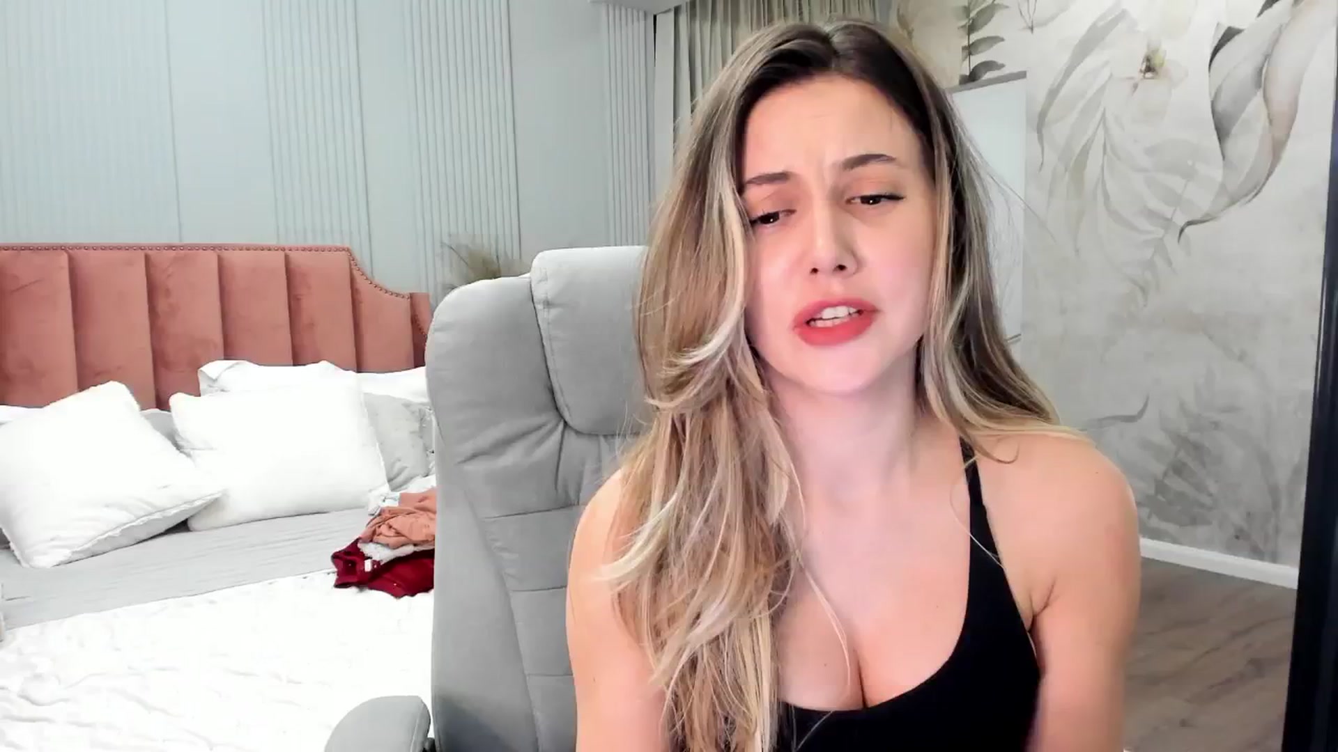 Gallery image thumbnail from NellieCutest's myfreecams stream on, 02/13/2025, 22:19 image 8 of 20