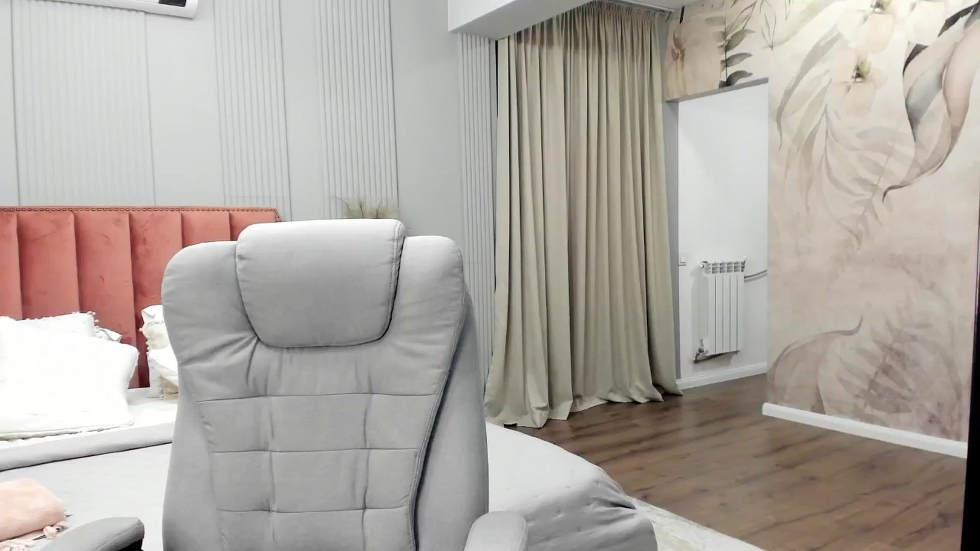 Gallery image thumbnail from NellieCutest's myfreecams stream on, 02/20/2025, 22:20 image 9 of 20
