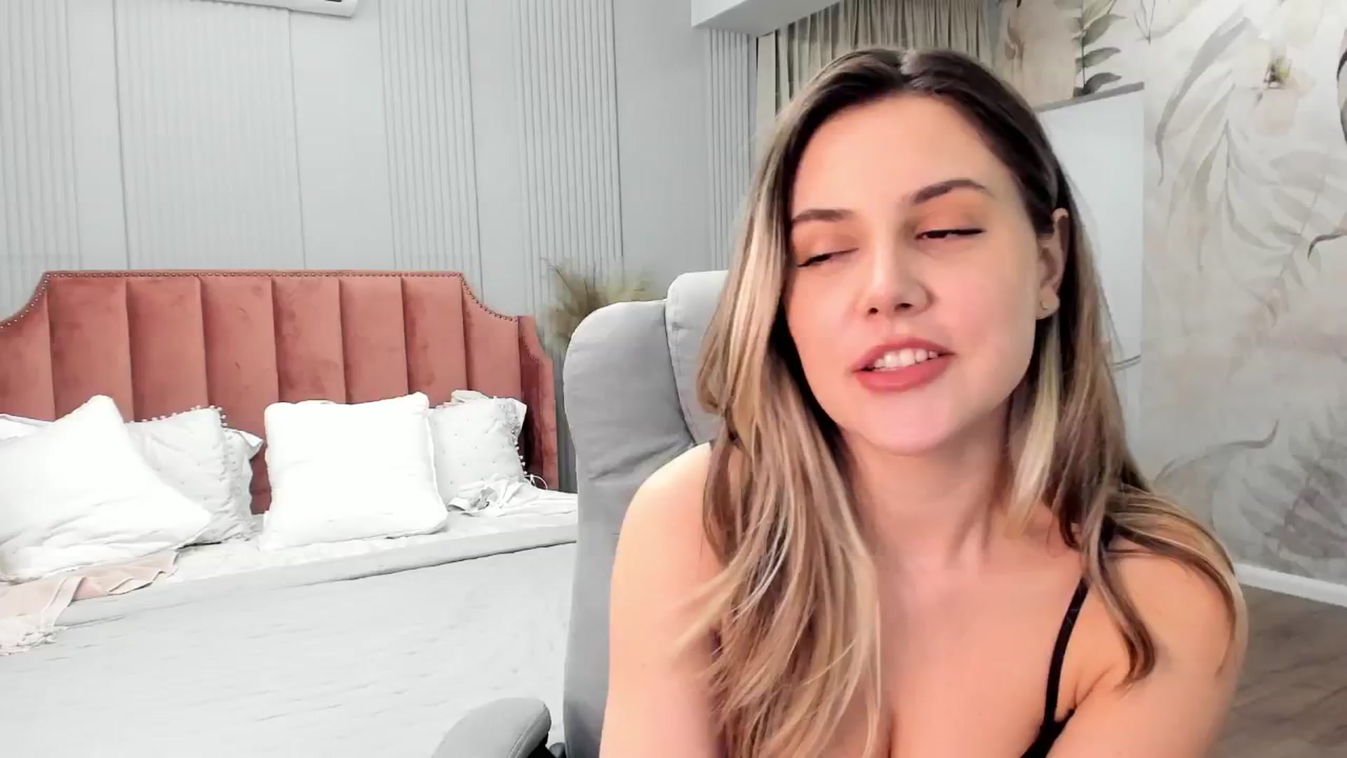 Gallery image thumbnail from NellieCutest's myfreecams stream on, 02/21/2025, 20:46 image 2 of 20