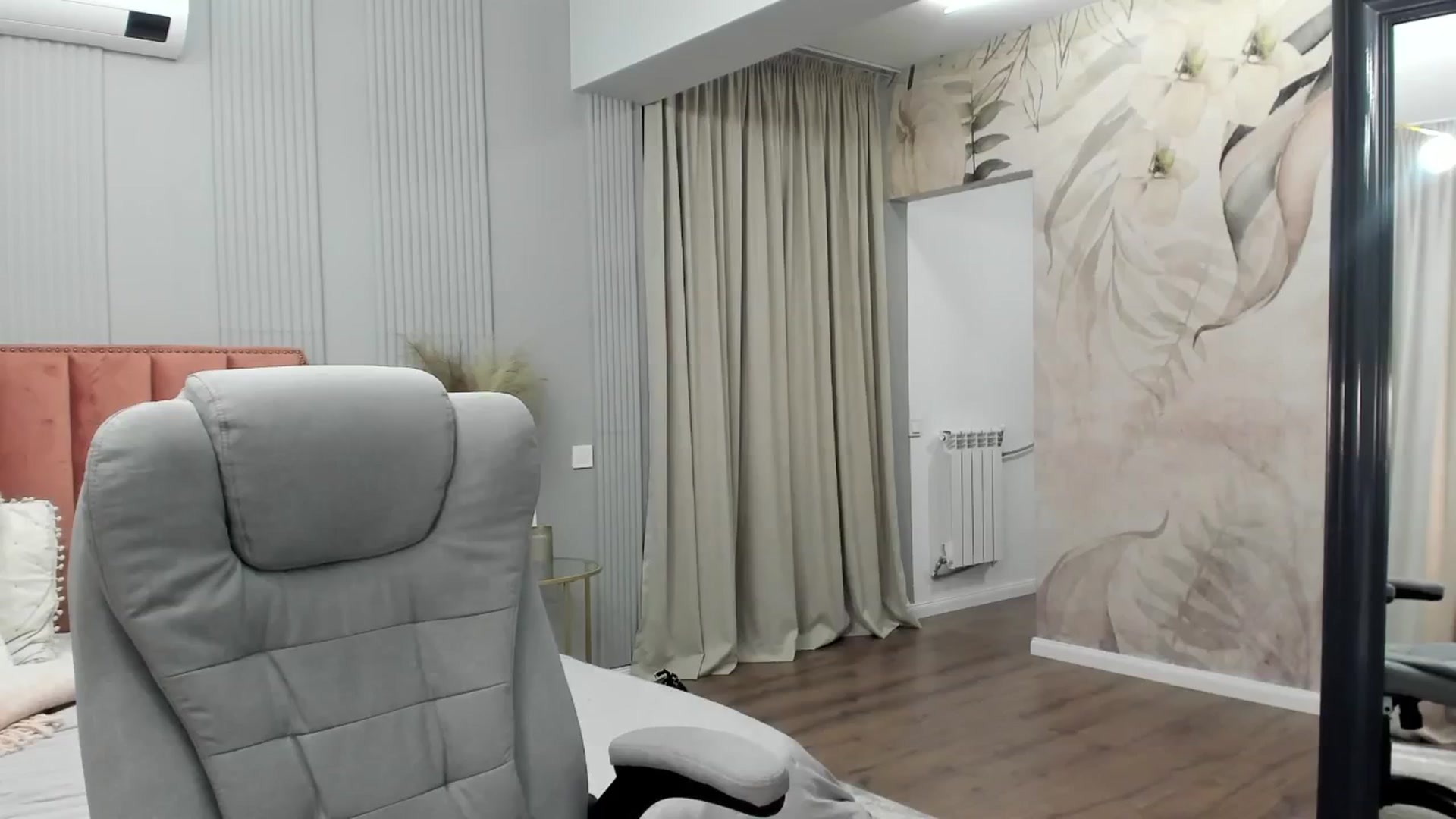 Gallery image thumbnail from NellieCutest's myfreecams stream on, 02/22/2025, 23:12 image 2 of 20