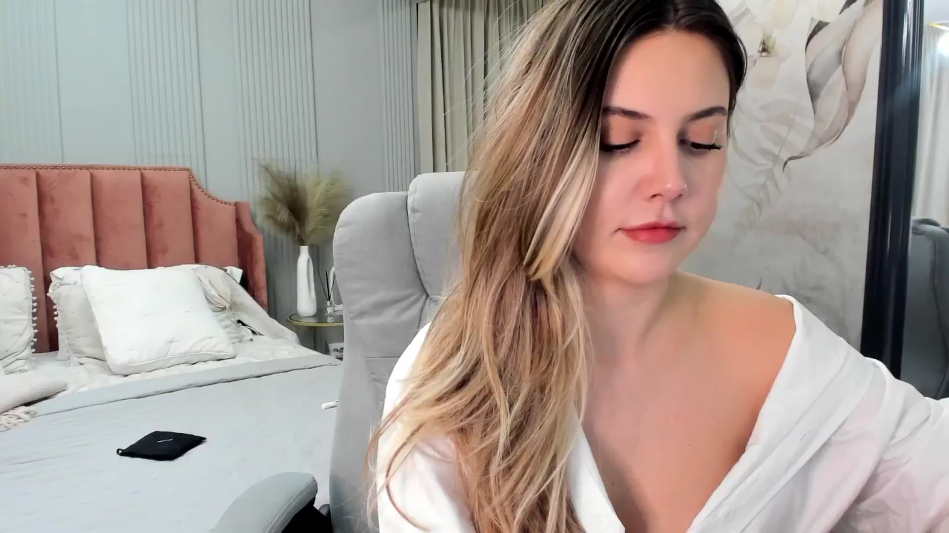 Gallery image thumbnail from NellieCutest's myfreecams stream on, 02/22/2025, 23:12 image 10 of 20