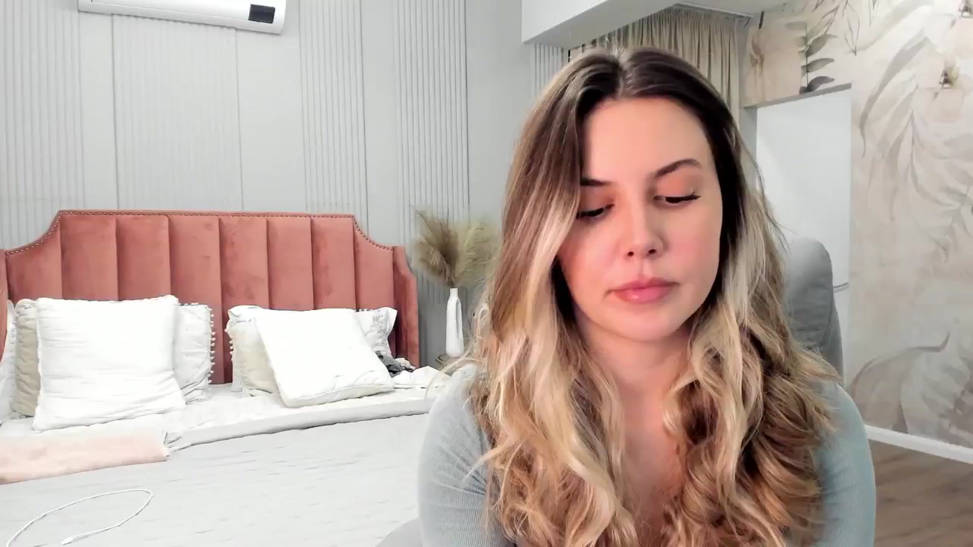 Gallery image thumbnail from NellieCutest's myfreecams stream on, 02/23/2025, 23:27 image 1 of 20
