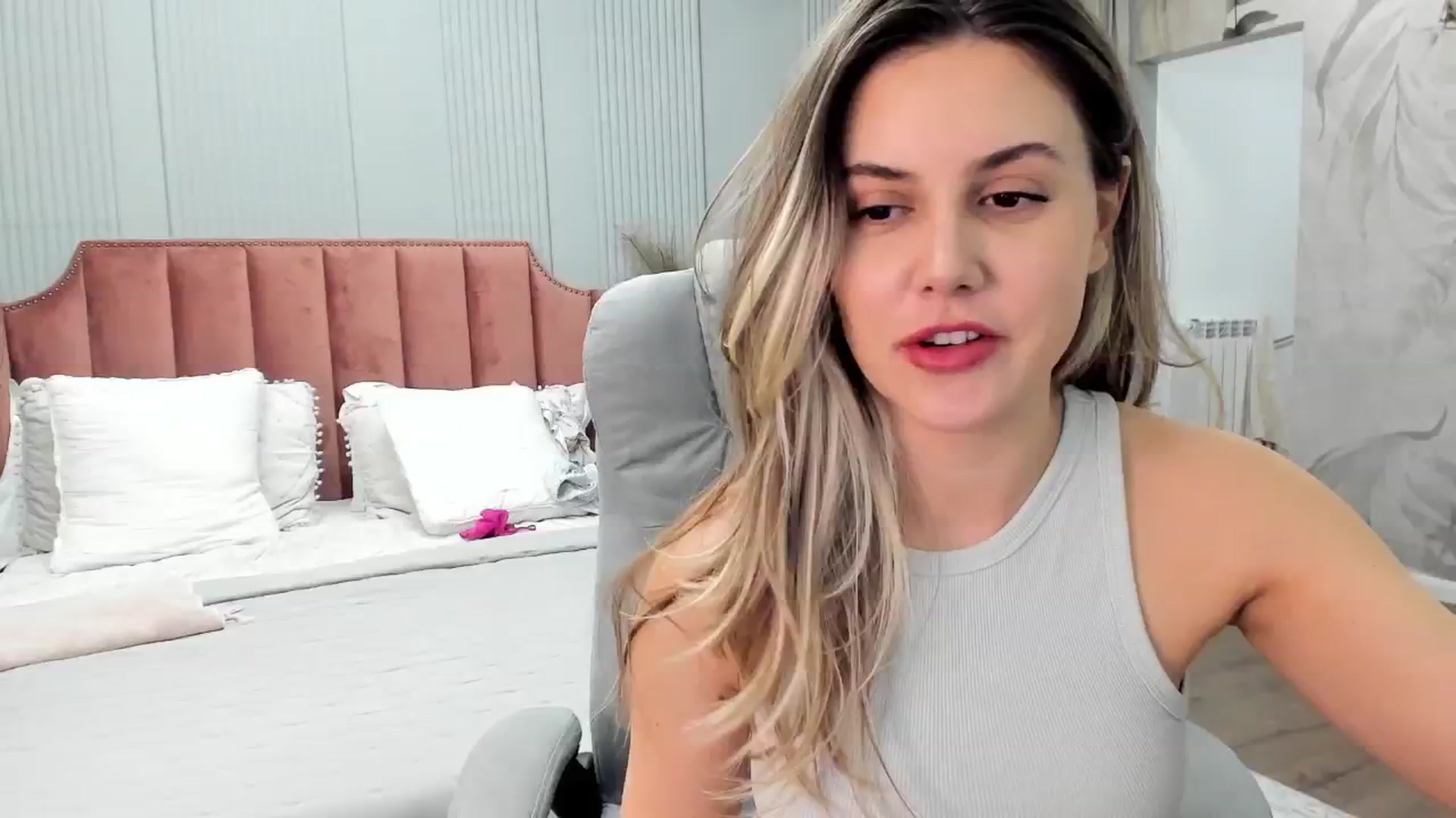 Gallery image thumbnail from NellieCutest's myfreecams stream on, 02/28/2025, 20:41 image 2 of 20