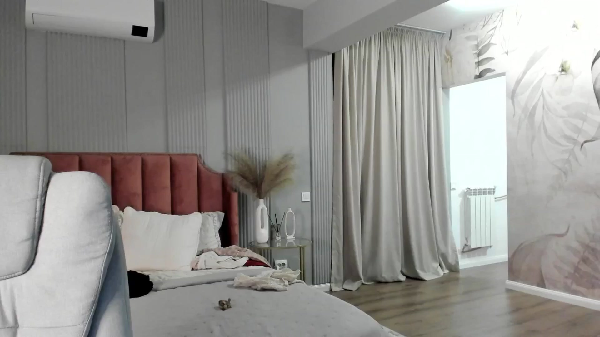 Gallery image thumbnail from NellieCutest's myfreecams stream on, 03/02/2025, 22:13 image 18 of 20