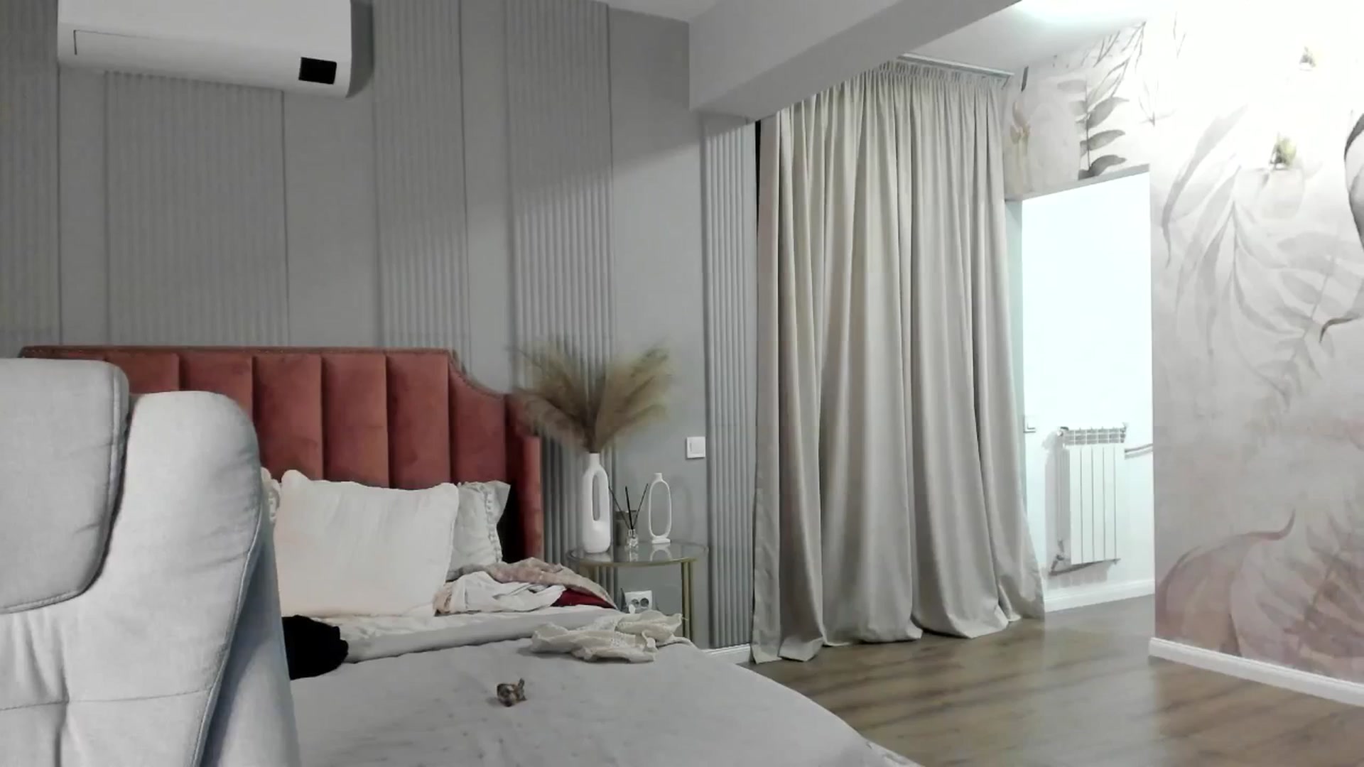 Gallery image thumbnail from NellieCutest's myfreecams stream on, 03/02/2025, 22:13 image 17 of 20